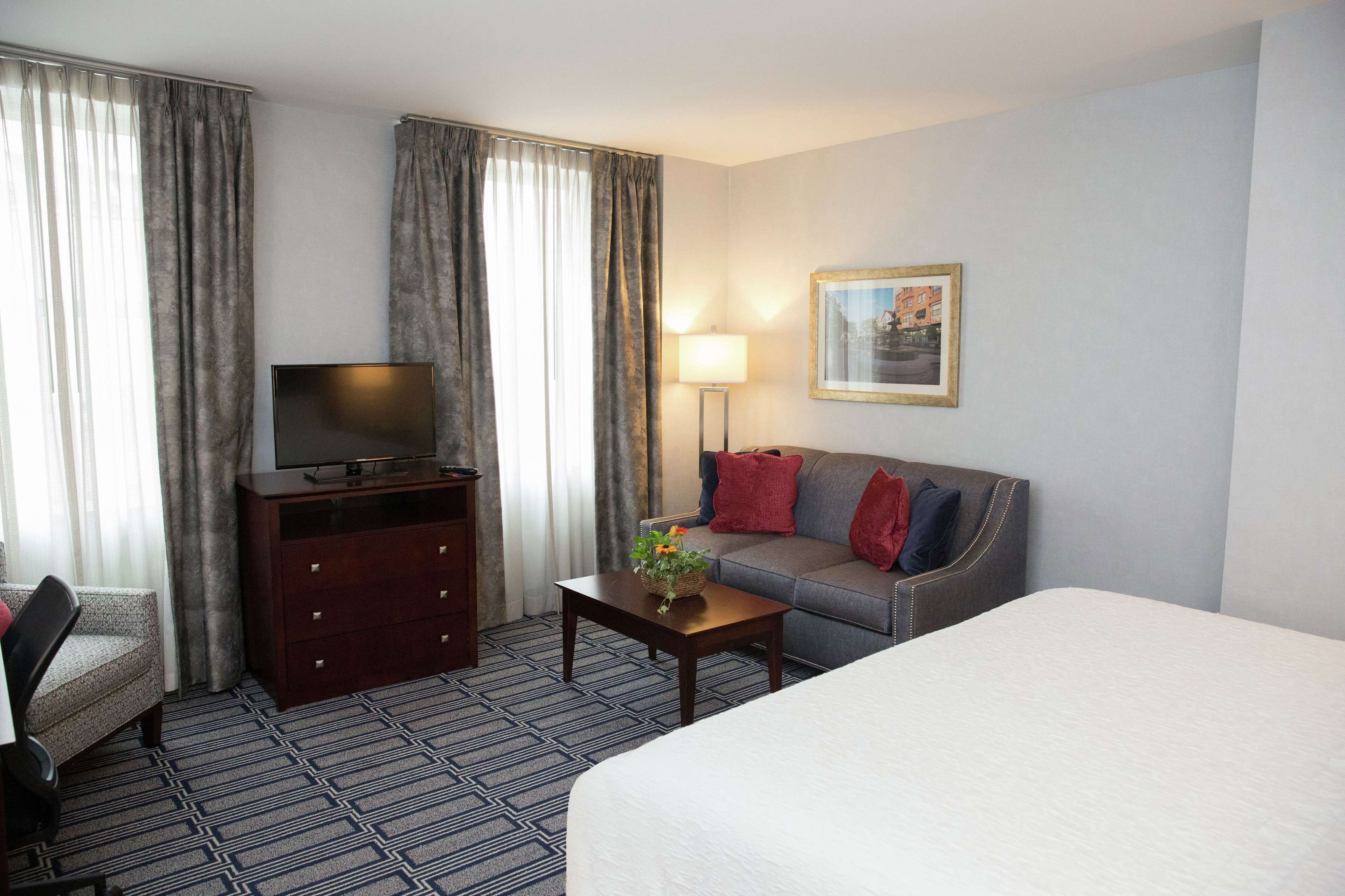 Hampton Inn & Suites Hampton Inn & Suites