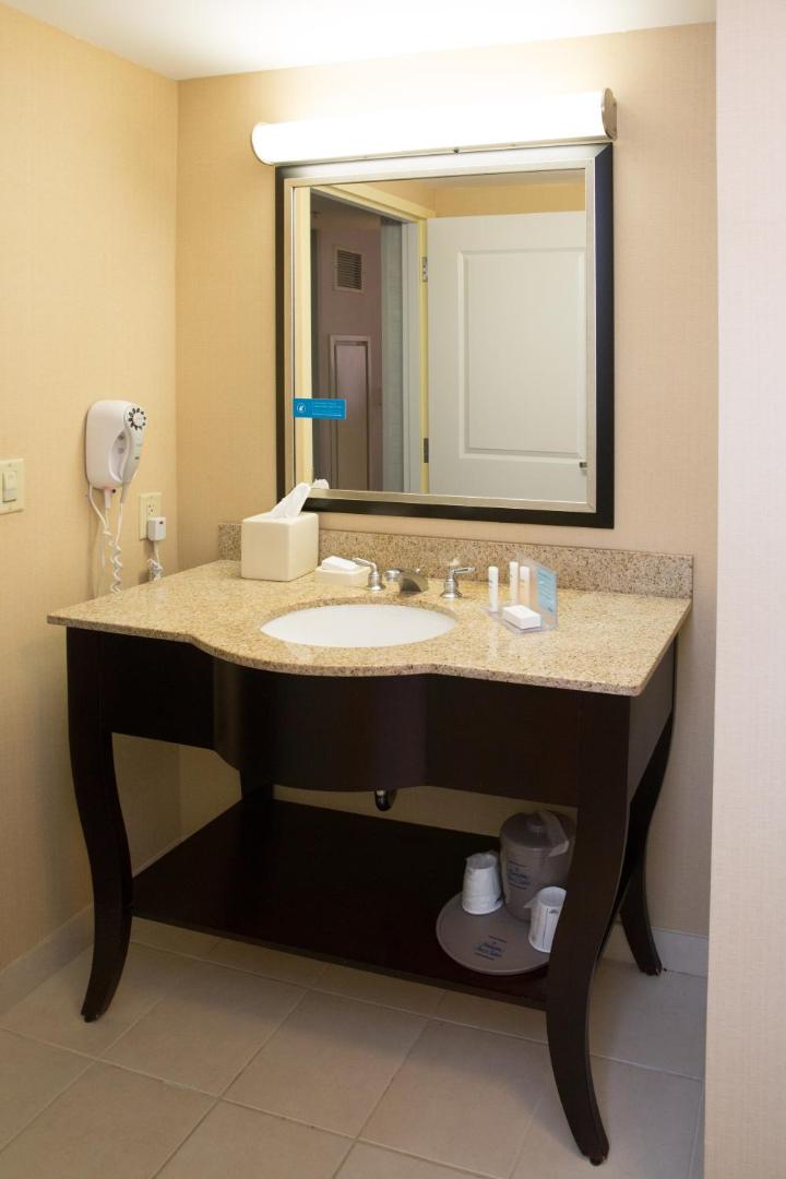 Hampton Inn & Suites Hampton Inn & Suites