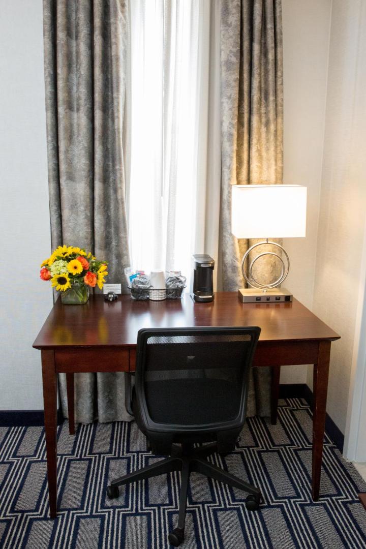 Hampton Inn & Suites Hampton Inn & Suites