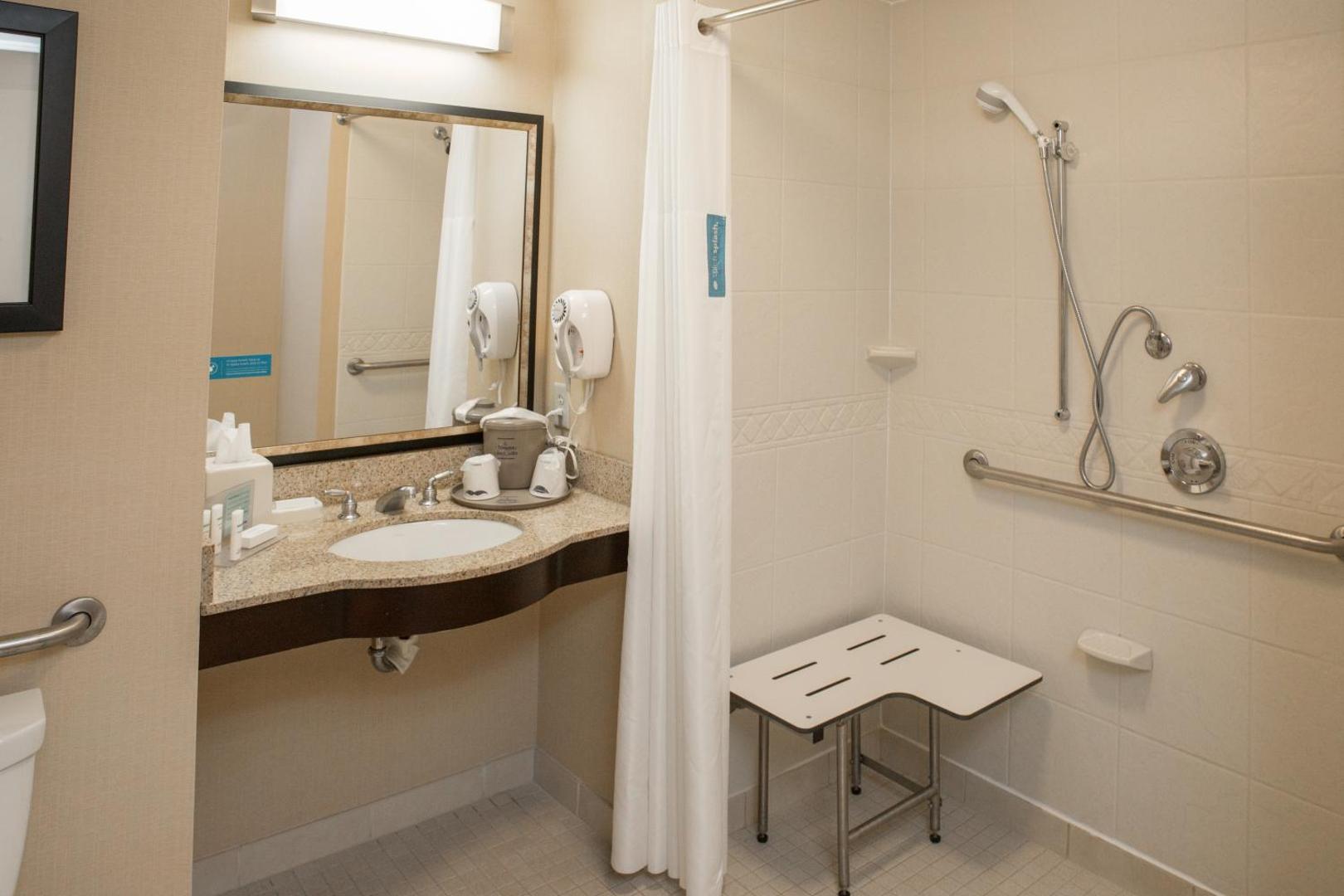 Hampton Inn & Suites Hampton Inn & Suites