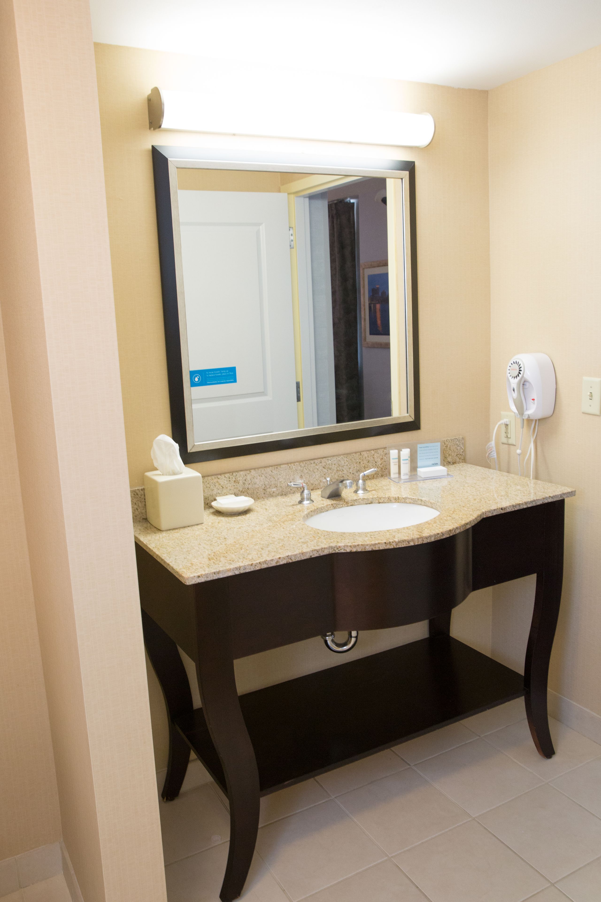 Hampton Inn & Suites Hampton Inn & Suites