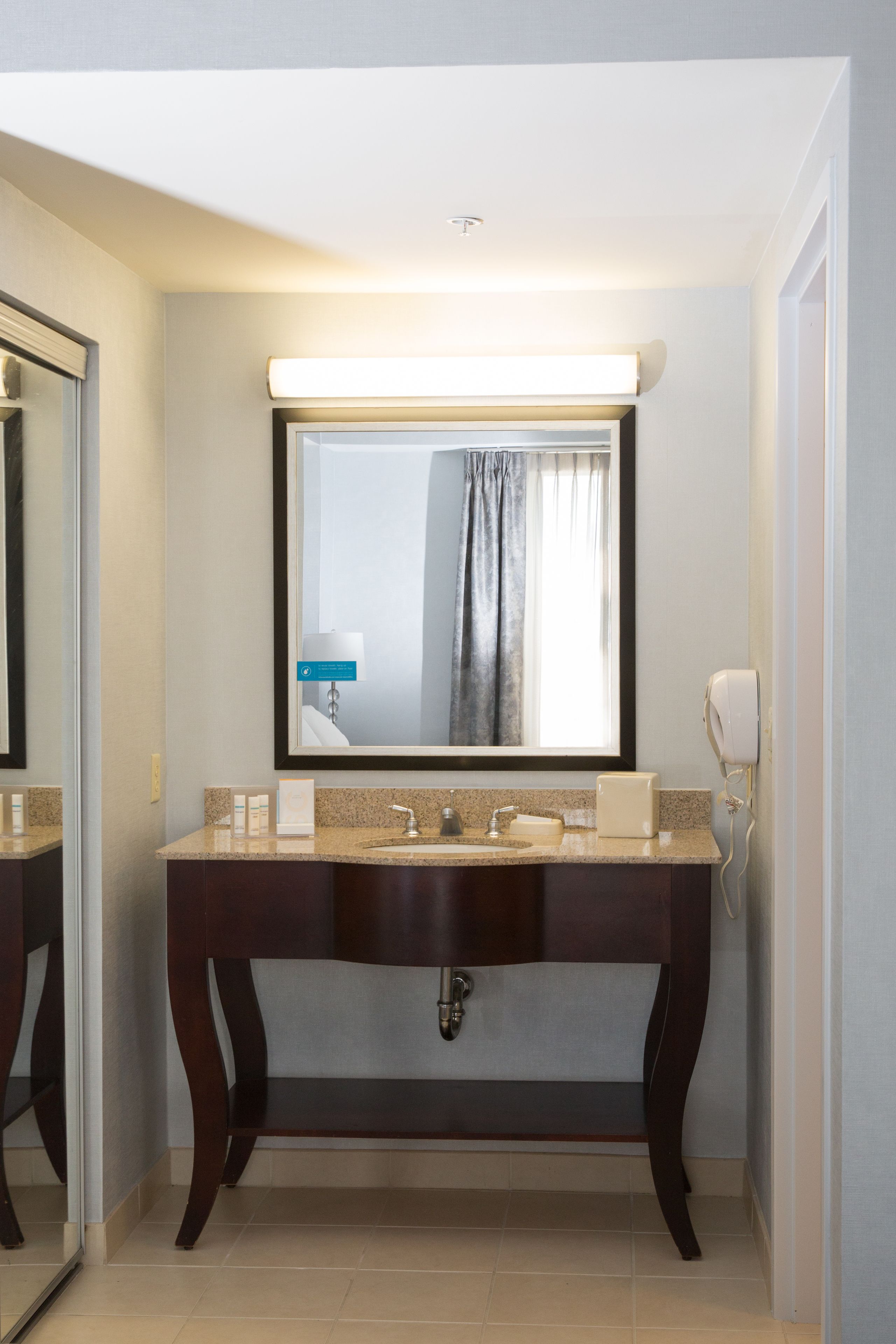 Hampton Inn & Suites Hampton Inn & Suites