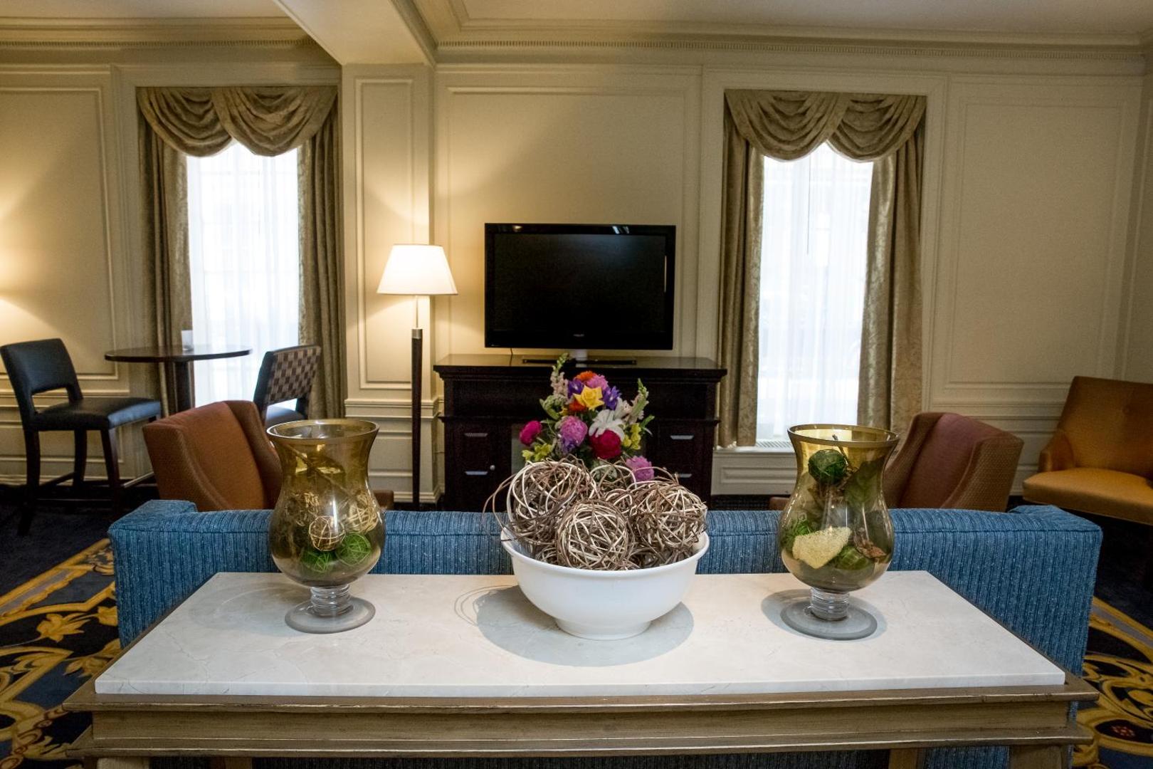 Hampton Inn & Suites Hampton Inn & Suites