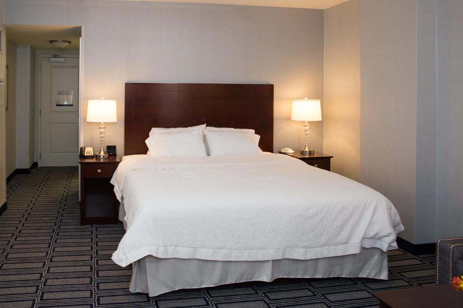 Hampton Inn & Suites Hampton Inn & Suites