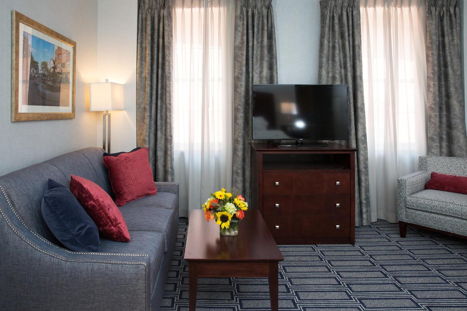 Hampton Inn & Suites Hampton Inn & Suites