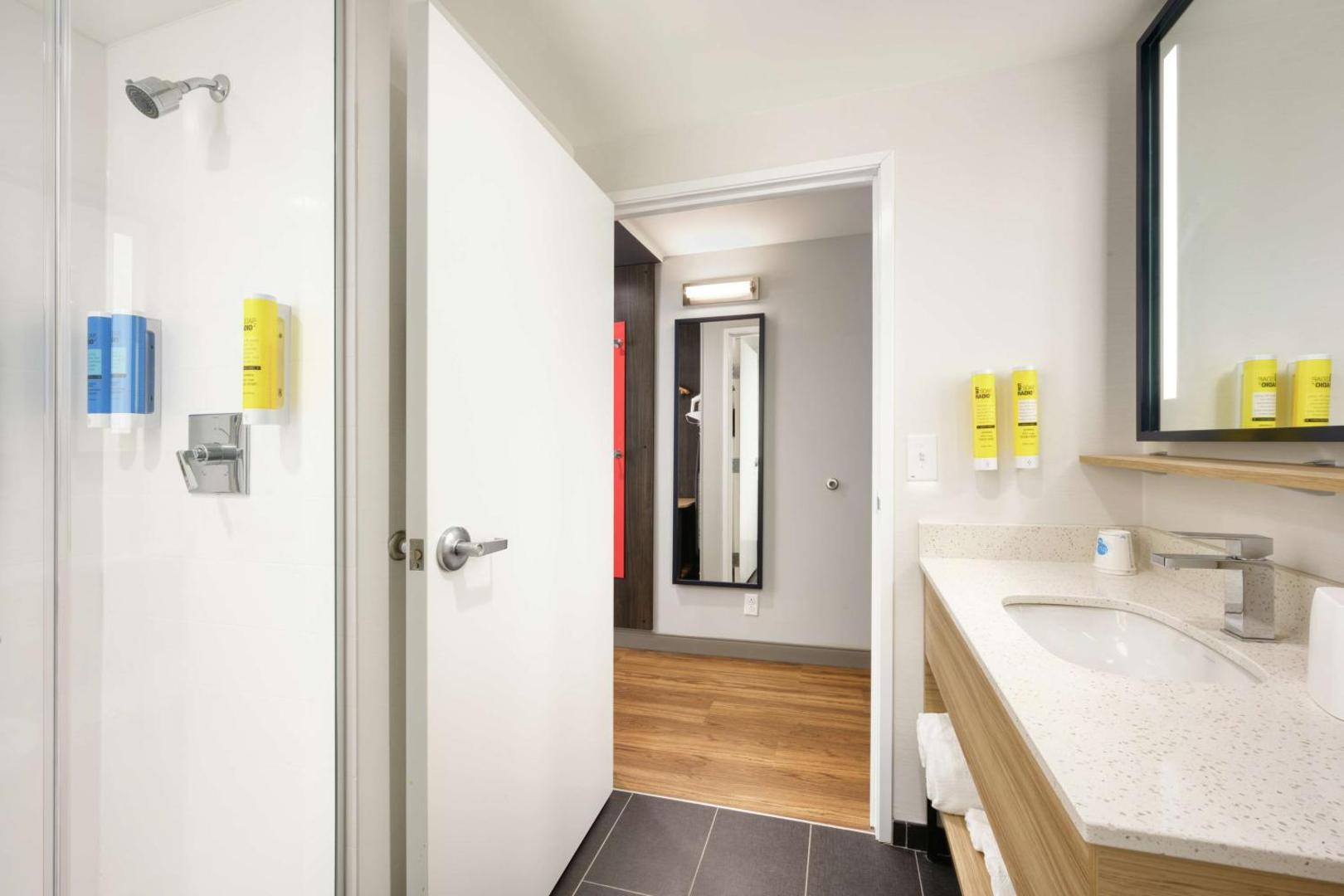 Tru by Hilton Chattanooga Hamilton Place Tru by Hilton Chattanooga Hamilton Place