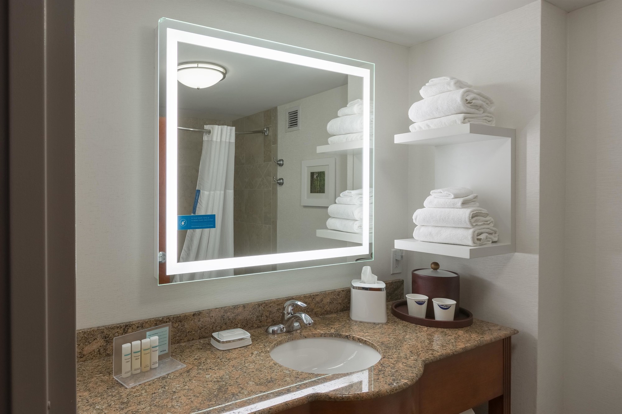 Hampton Inn and Suites Downtown Knoxville Hampton Inn and Suites Downtown Knoxville