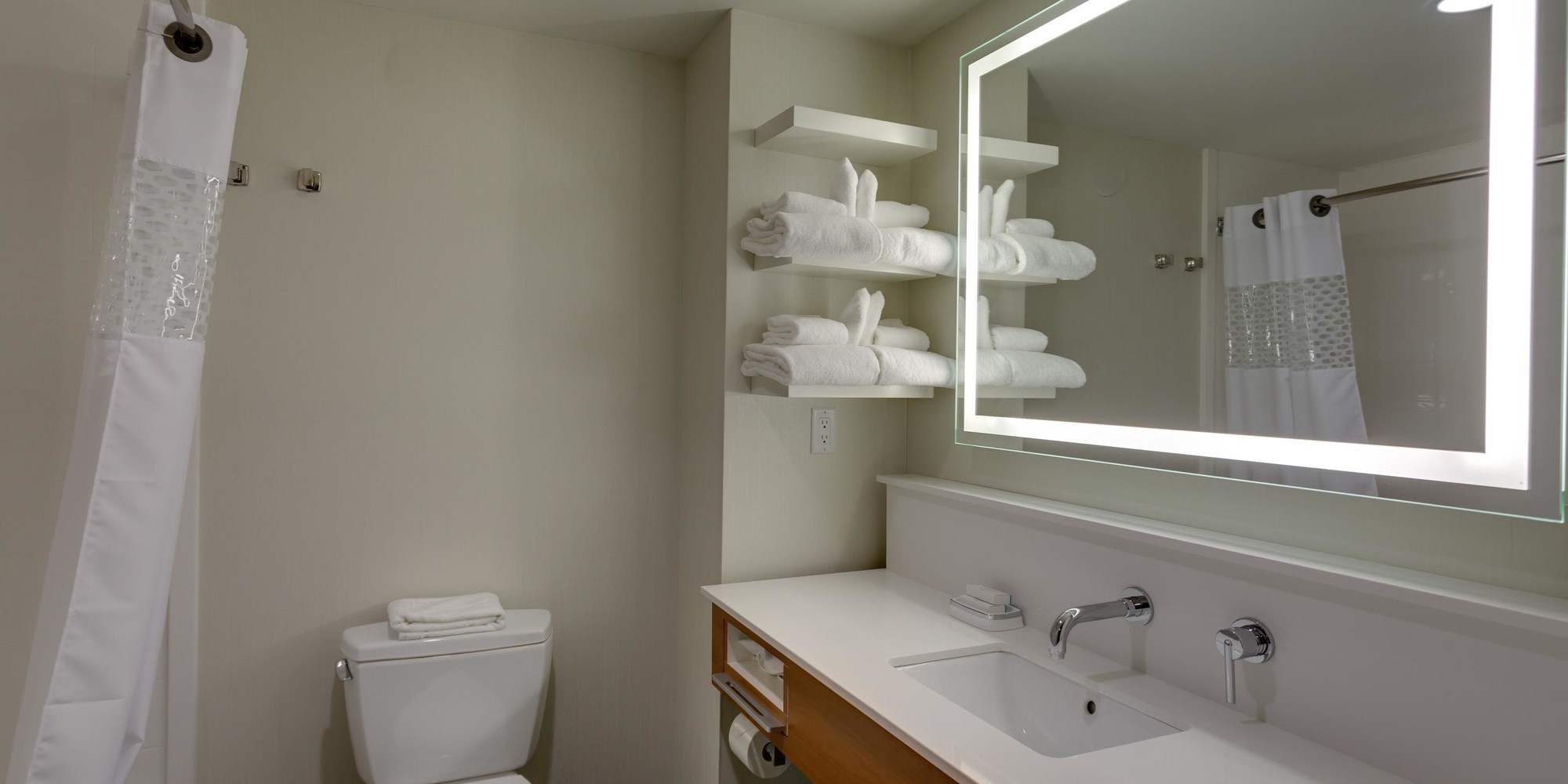 Hampton Inn & Suites Knoxville Papermill Drive Hampton Inn & Suites Knoxville Papermill Drive