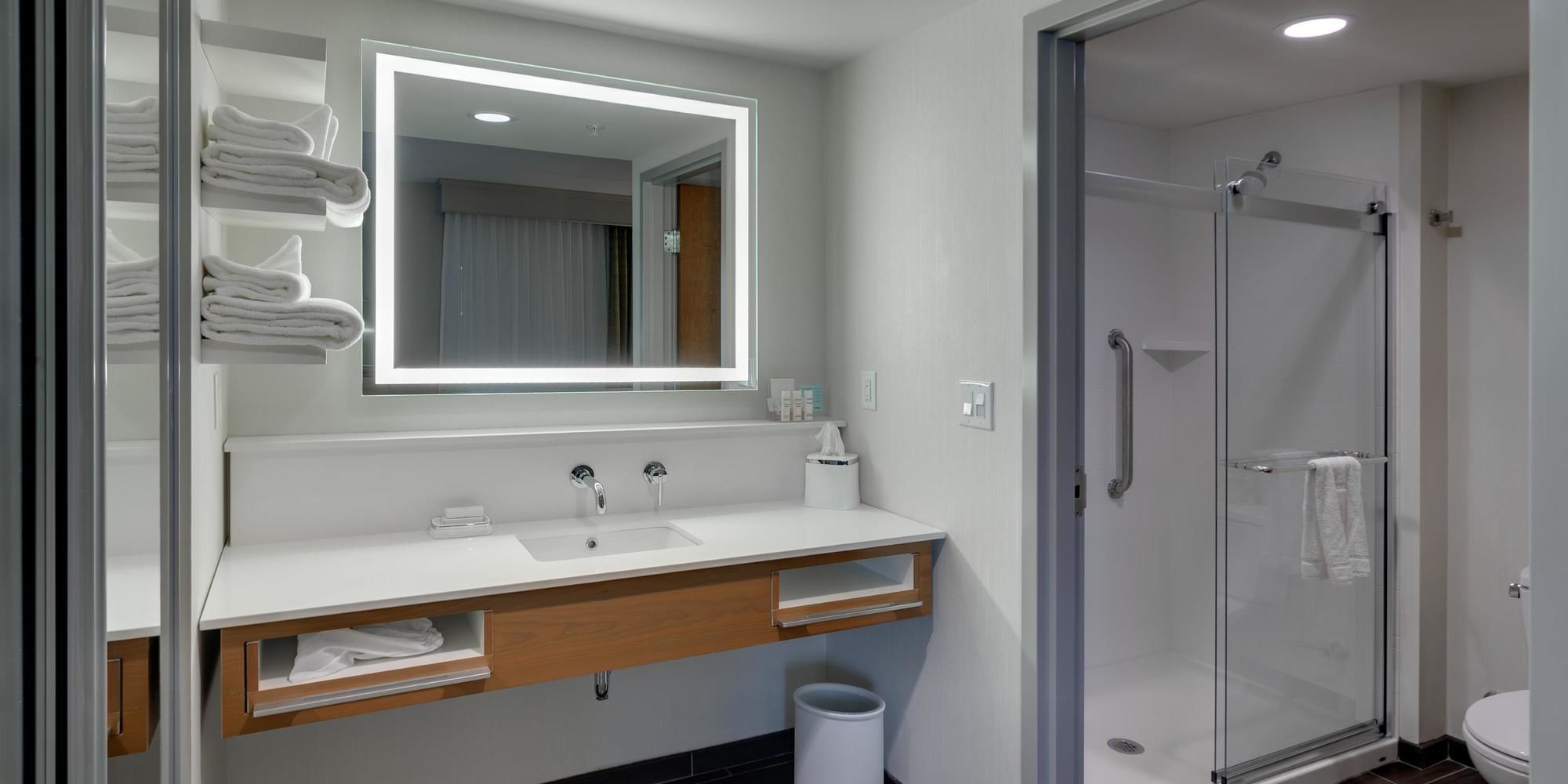Hampton Inn & Suites Knoxville Papermill Drive Hampton Inn & Suites Knoxville Papermill Drive