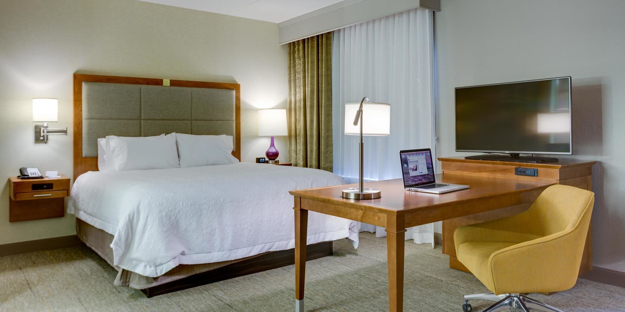 Hampton Inn & Suites Knoxville Papermill Drive Hampton Inn & Suites Knoxville Papermill Drive