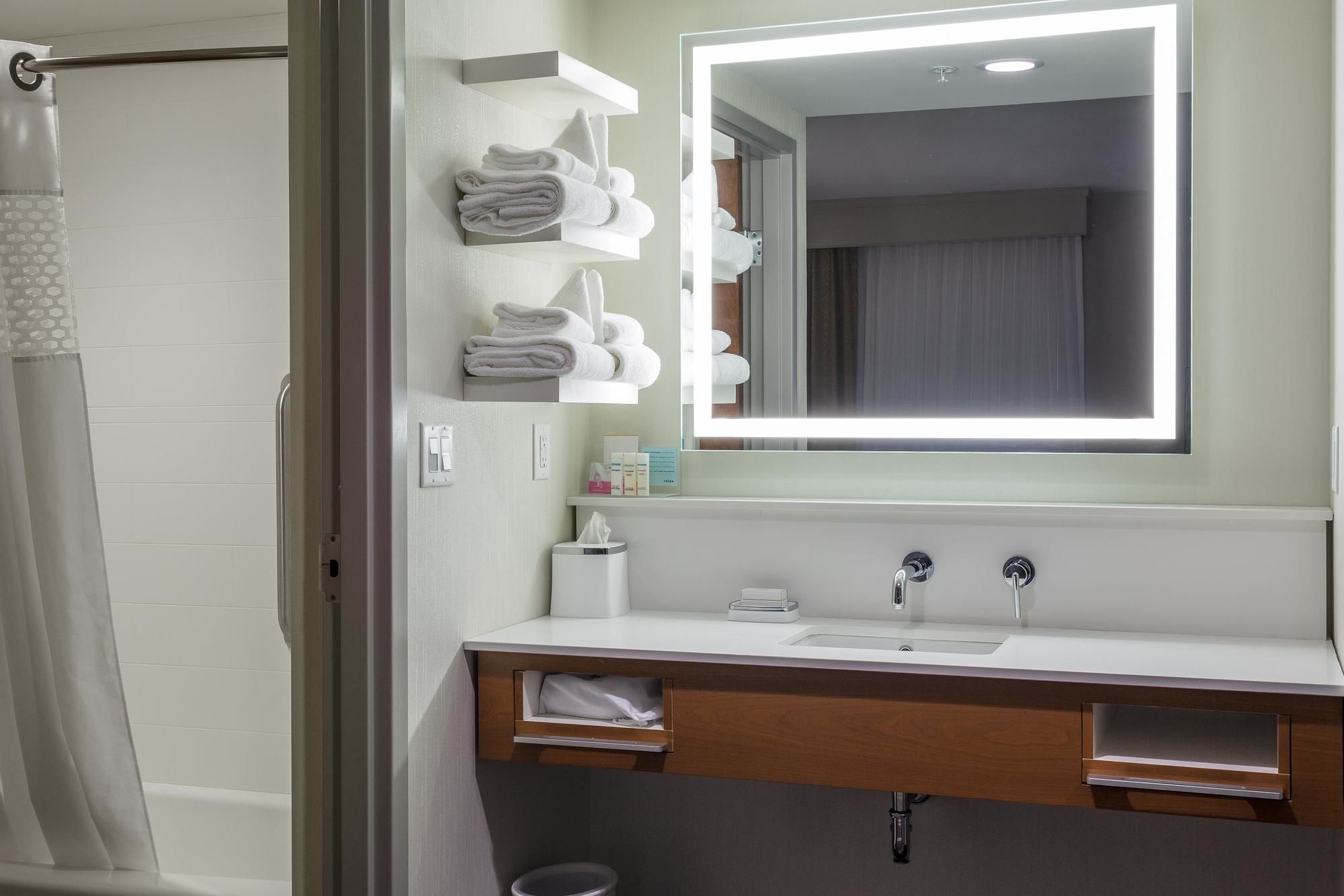 Hampton Inn & Suites Knoxville Papermill Drive Hampton Inn & Suites Knoxville Papermill Drive