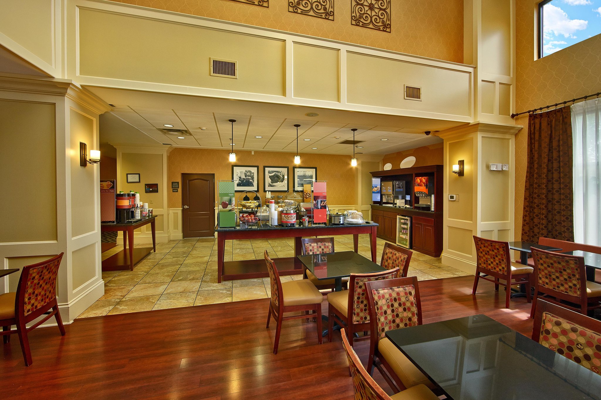 Hampton Inn & Suites Sevierville @ Stadium Drive Hampton Inn & Suites Sevierville @ Stadium Drive