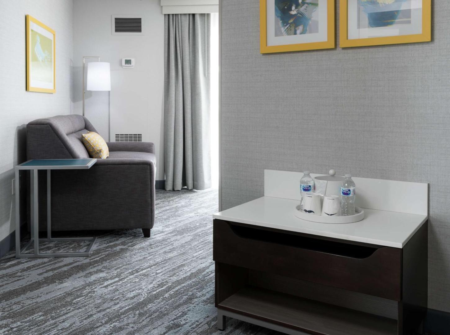 Hampton Inn & Suites Memphis-Beale Street Hampton Inn & Suites Memphis-Beale Street