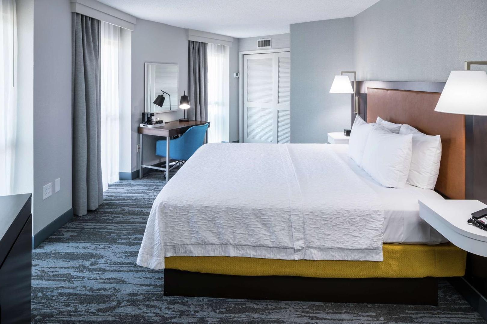 Hampton Inn & Suites Memphis-Beale Street Hampton Inn & Suites Memphis-Beale Street