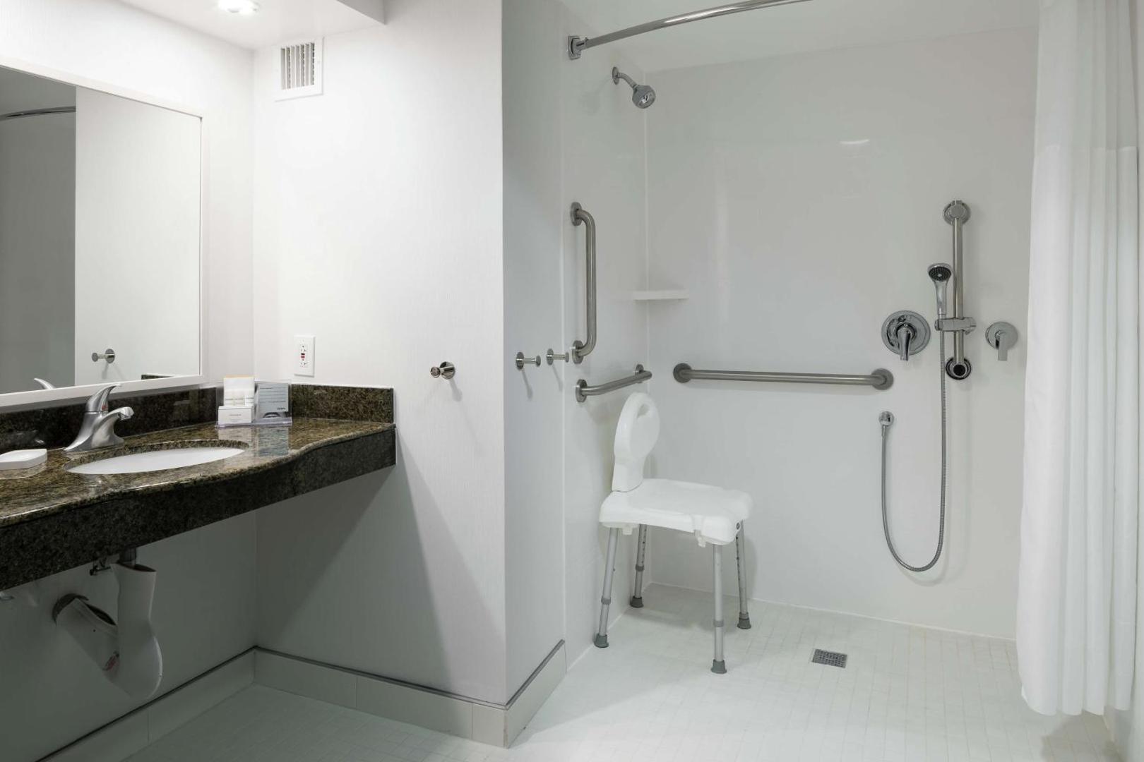 Hampton Inn & Suites Memphis-Beale Street Hampton Inn & Suites Memphis-Beale Street