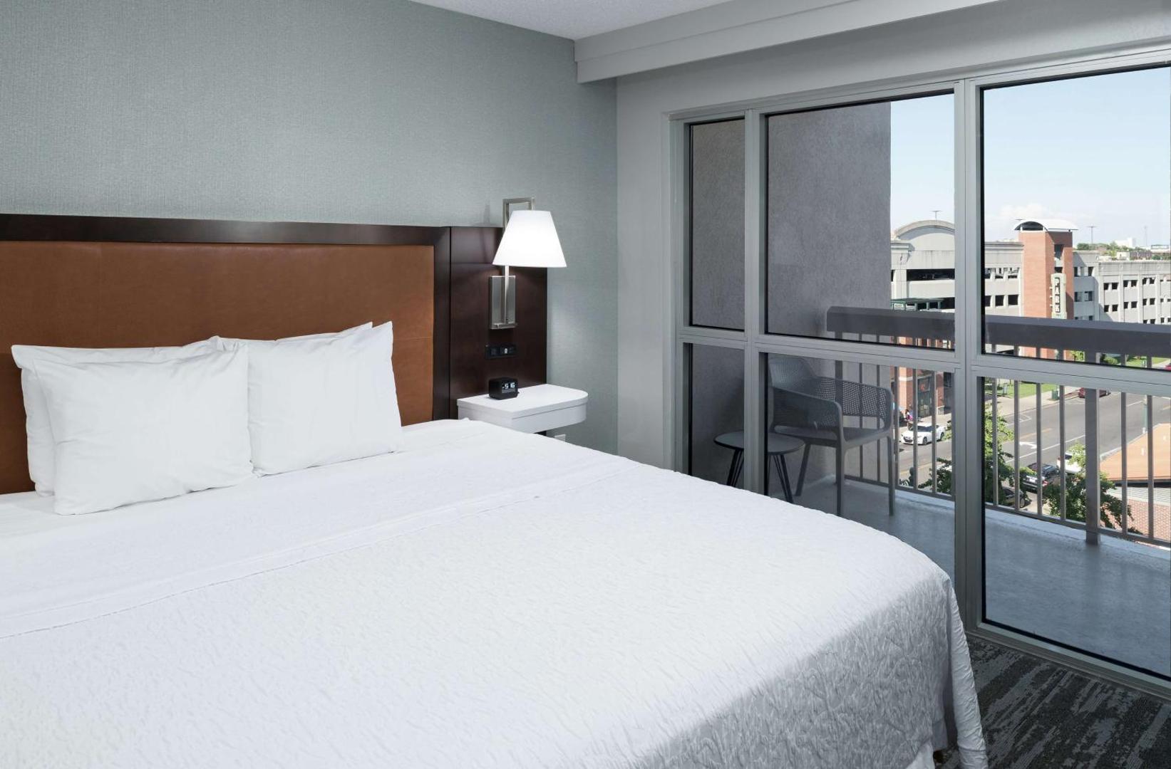 Hampton Inn & Suites Memphis-Beale Street Hampton Inn & Suites Memphis-Beale Street