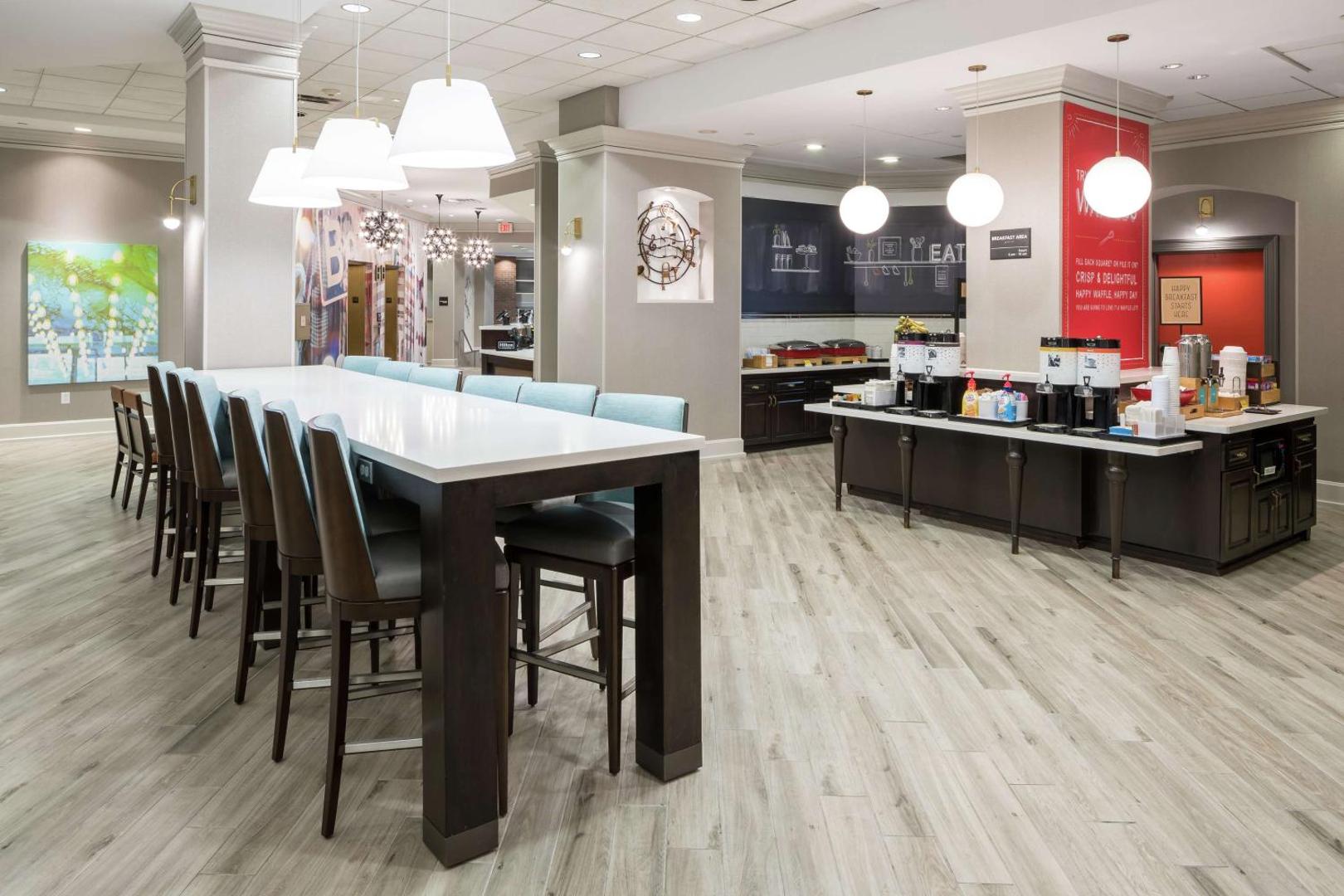 Hampton Inn & Suites Memphis-Beale Street Hampton Inn & Suites Memphis-Beale Street