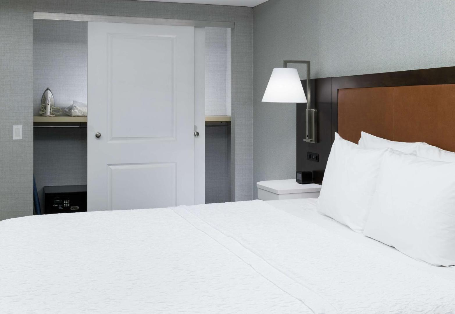 Hampton Inn & Suites Memphis-Beale Street Hampton Inn & Suites Memphis-Beale Street