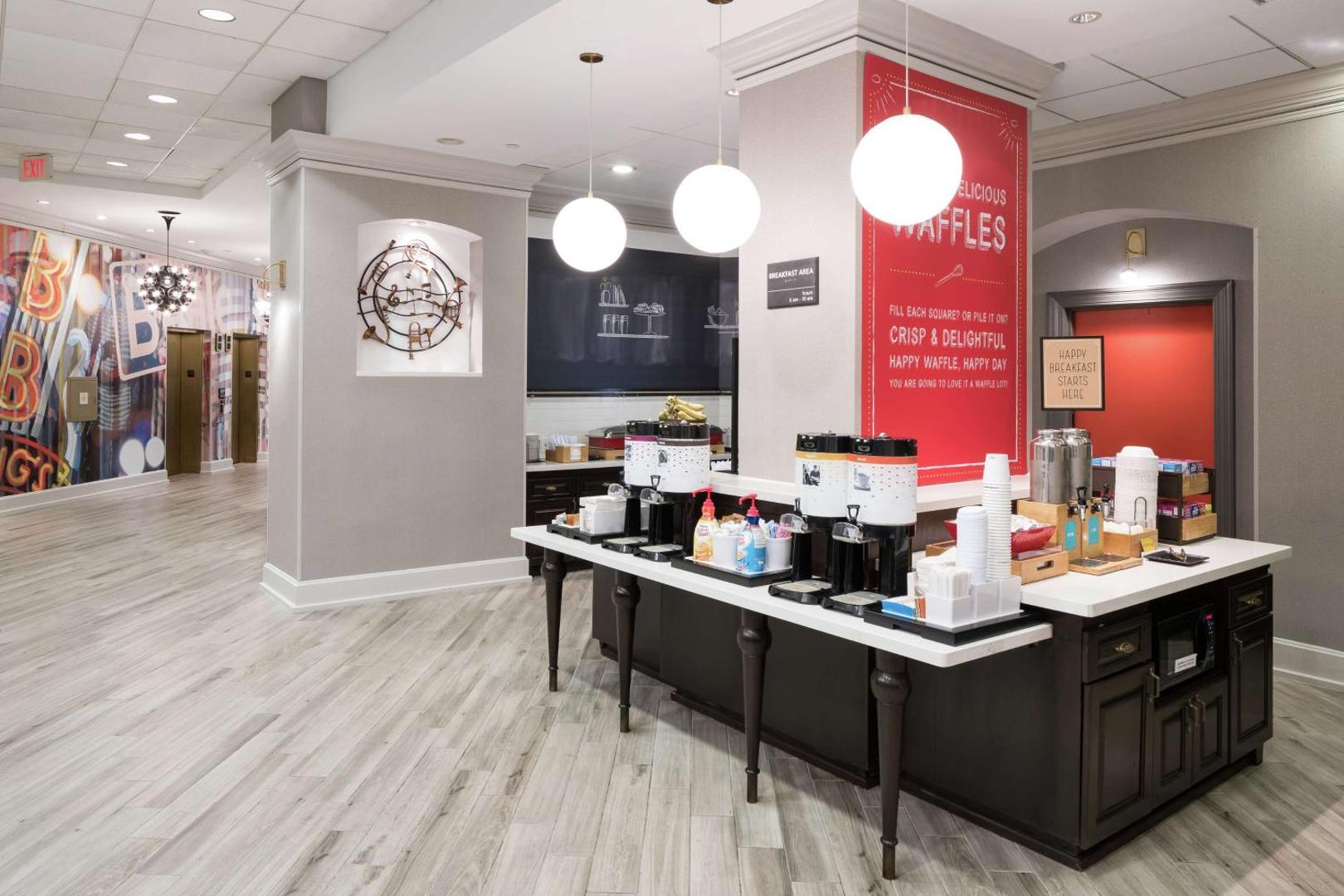 Hampton Inn & Suites Memphis-Beale Street Hampton Inn & Suites Memphis-Beale Street