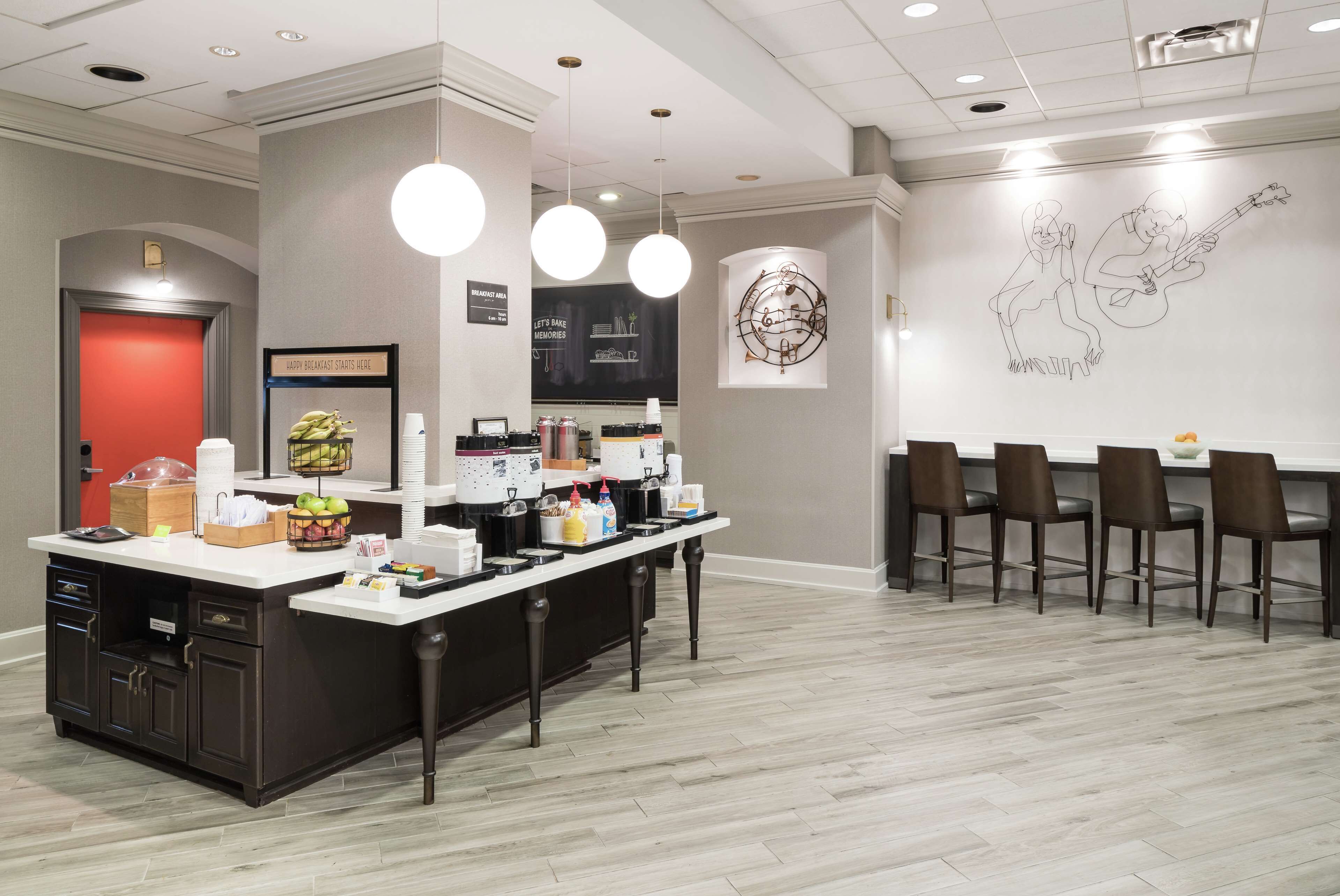Hampton Inn & Suites Memphis-Beale Street Hampton Inn & Suites Memphis-Beale Street