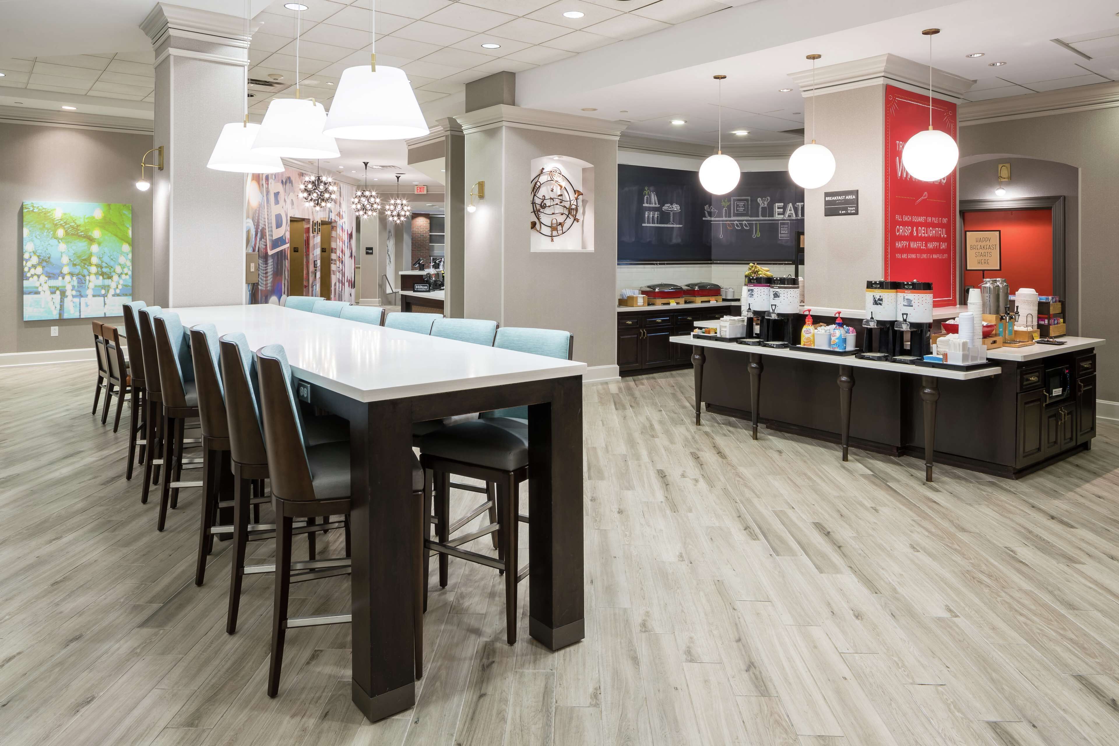 Hampton Inn & Suites Memphis-Beale Street Hampton Inn & Suites Memphis-Beale Street