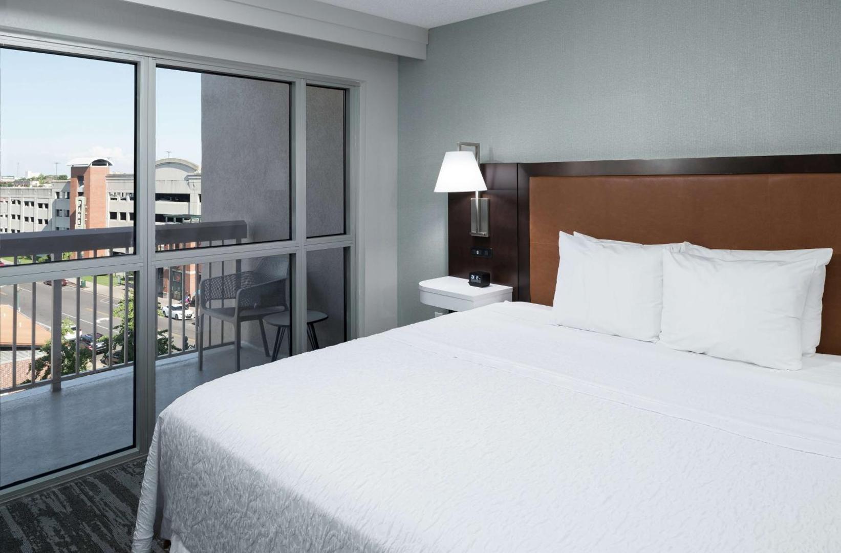 Hampton Inn & Suites Memphis-Beale Street Hampton Inn & Suites Memphis-Beale Street