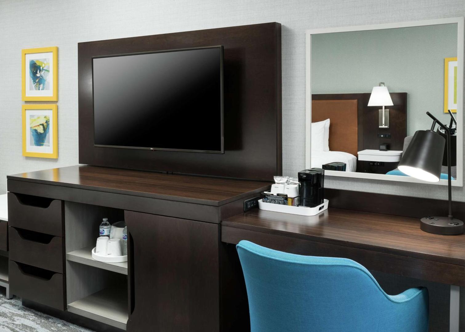 Hampton Inn & Suites Memphis-Beale Street Hampton Inn & Suites Memphis-Beale Street