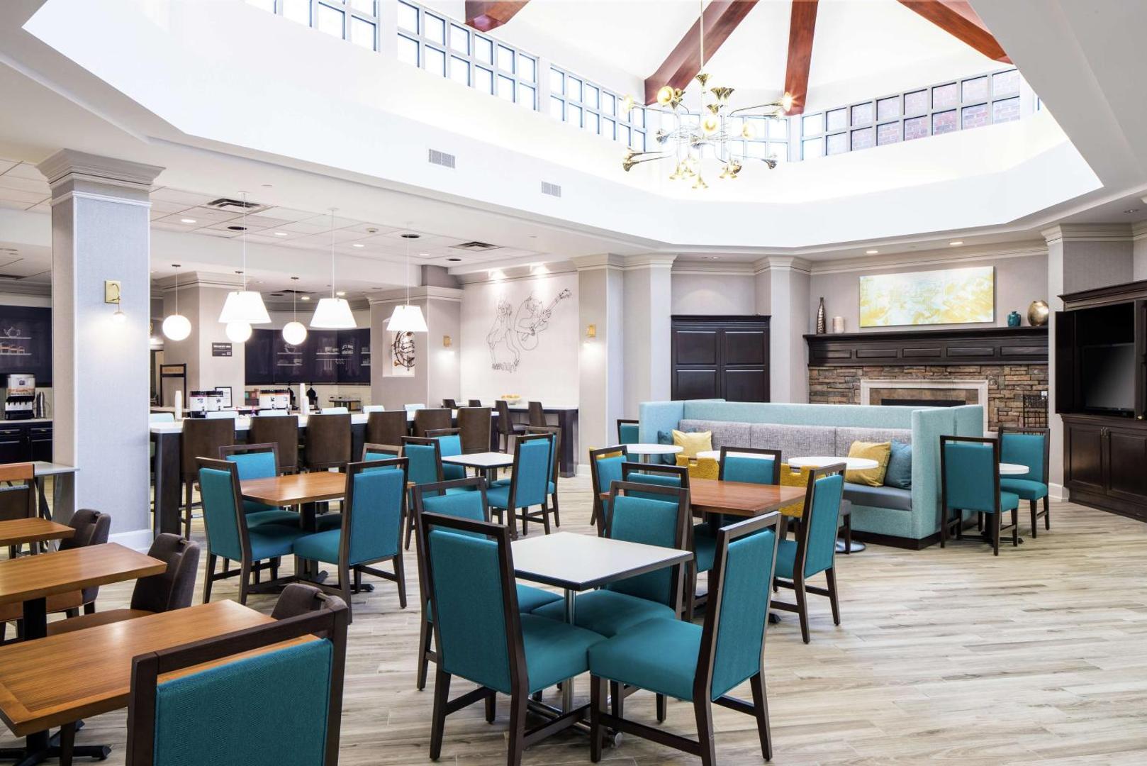 Hampton Inn & Suites Memphis-Beale Street Hampton Inn & Suites Memphis-Beale Street