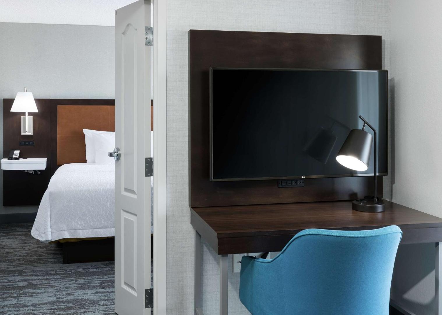 Hampton Inn & Suites Memphis-Beale Street Hampton Inn & Suites Memphis-Beale Street
