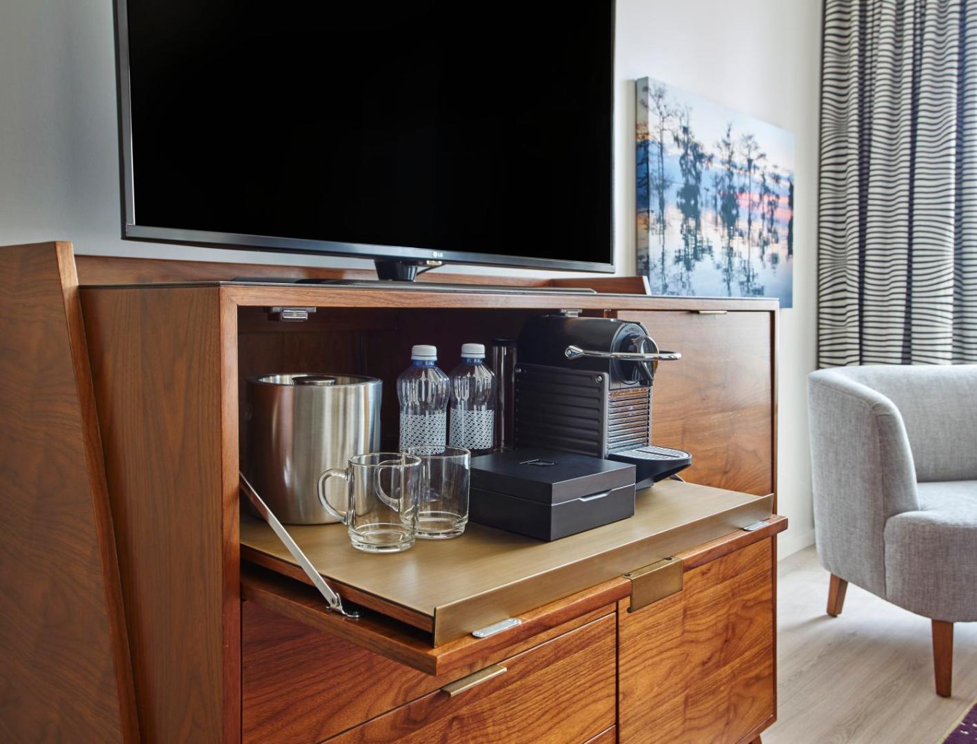 The Bankers Alley Hotel Nashville Tapestry Collection by Hilton