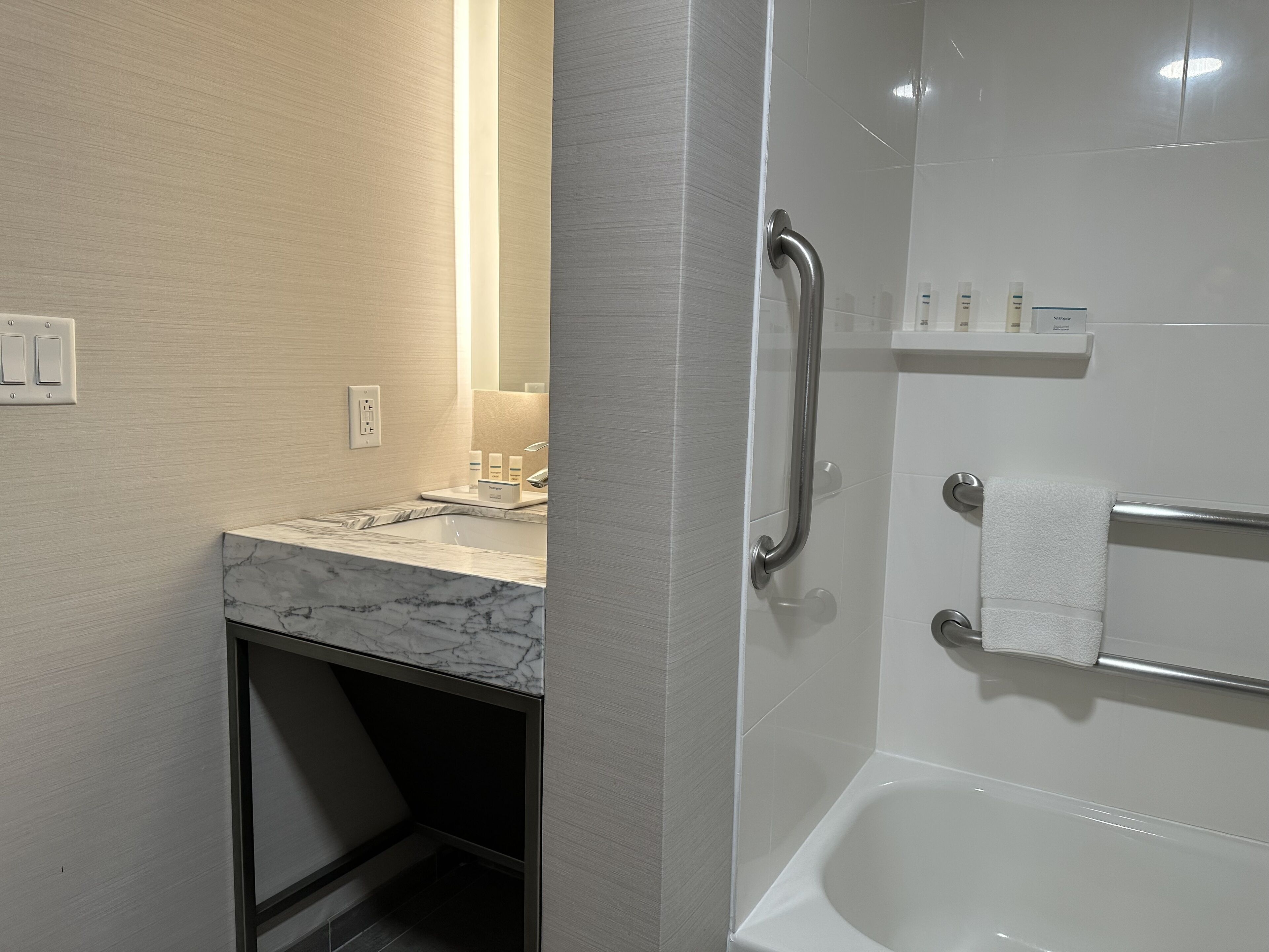 Crowne Plaza Nashville Airport by IHG Crowne Plaza Nashville Airport by IHG