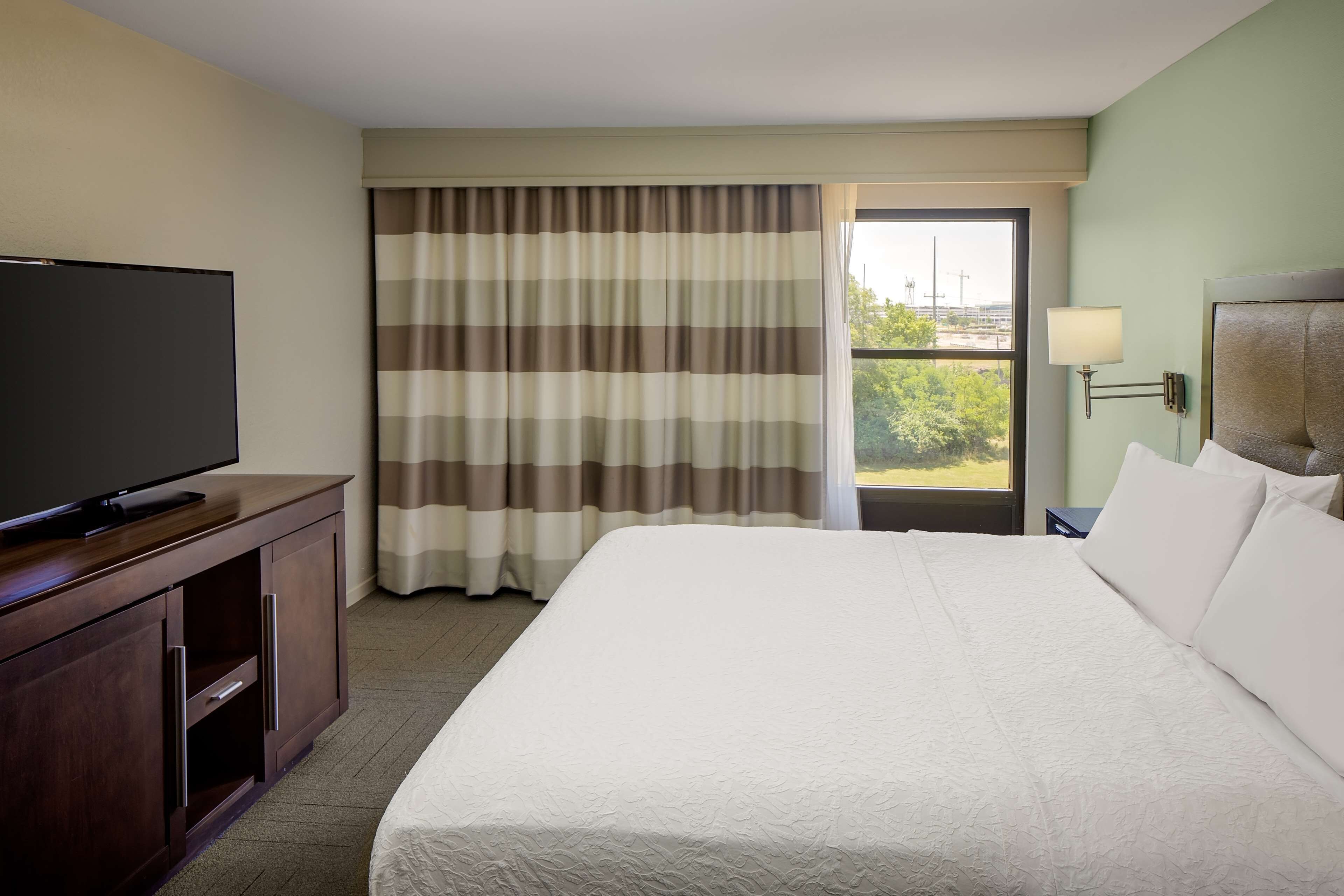 Hampton Inn & Suites Nashville Airport Hampton Inn & Suites Nashville Airport