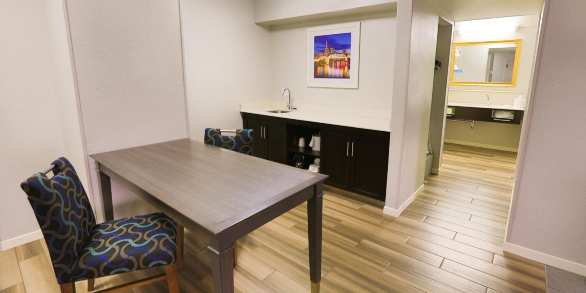 Hampton Inn & Suites Nashville Airport Hampton Inn & Suites Nashville Airport