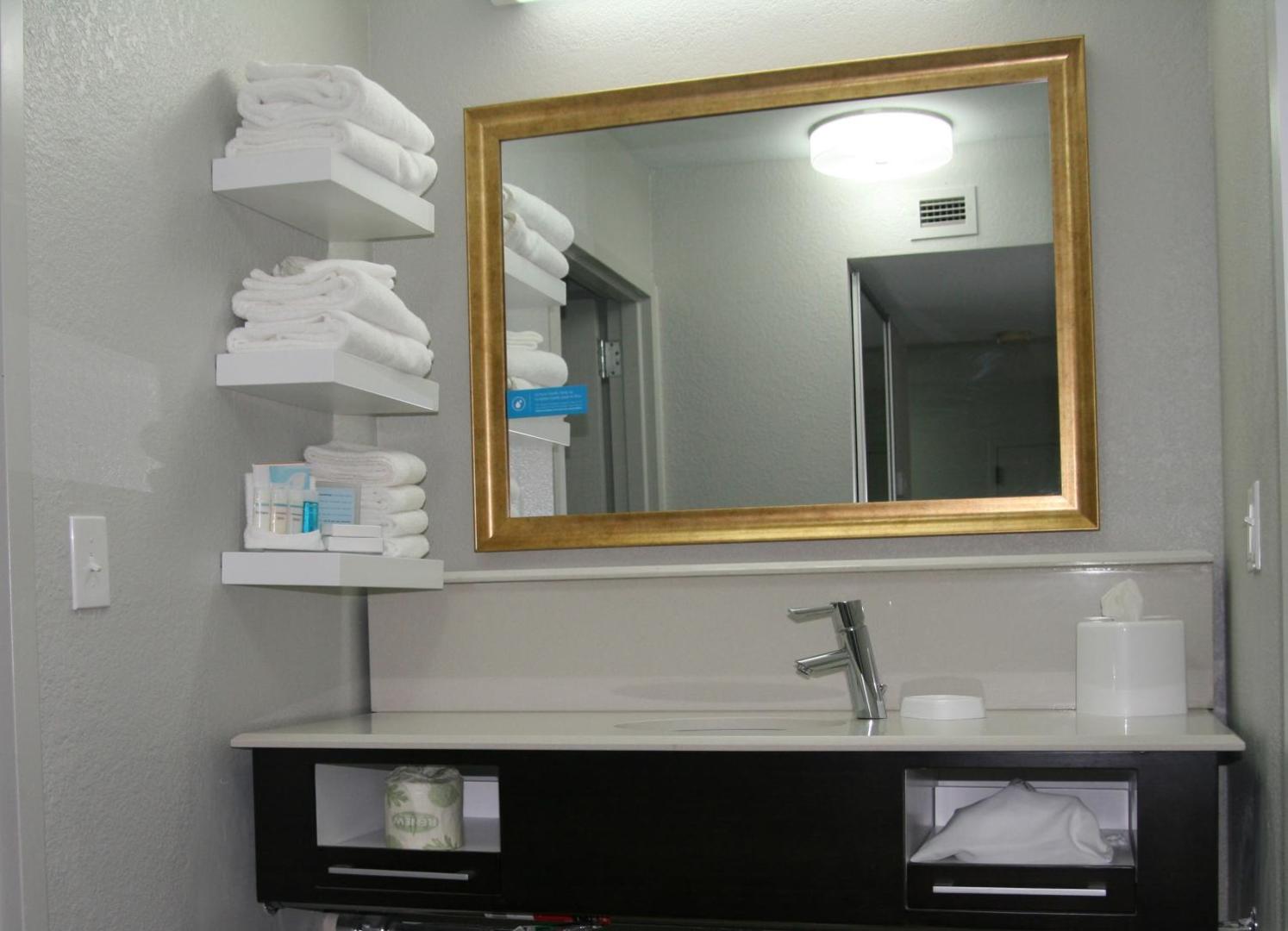 Hampton Inn & Suites Nashville Airport Hampton Inn & Suites Nashville Airport