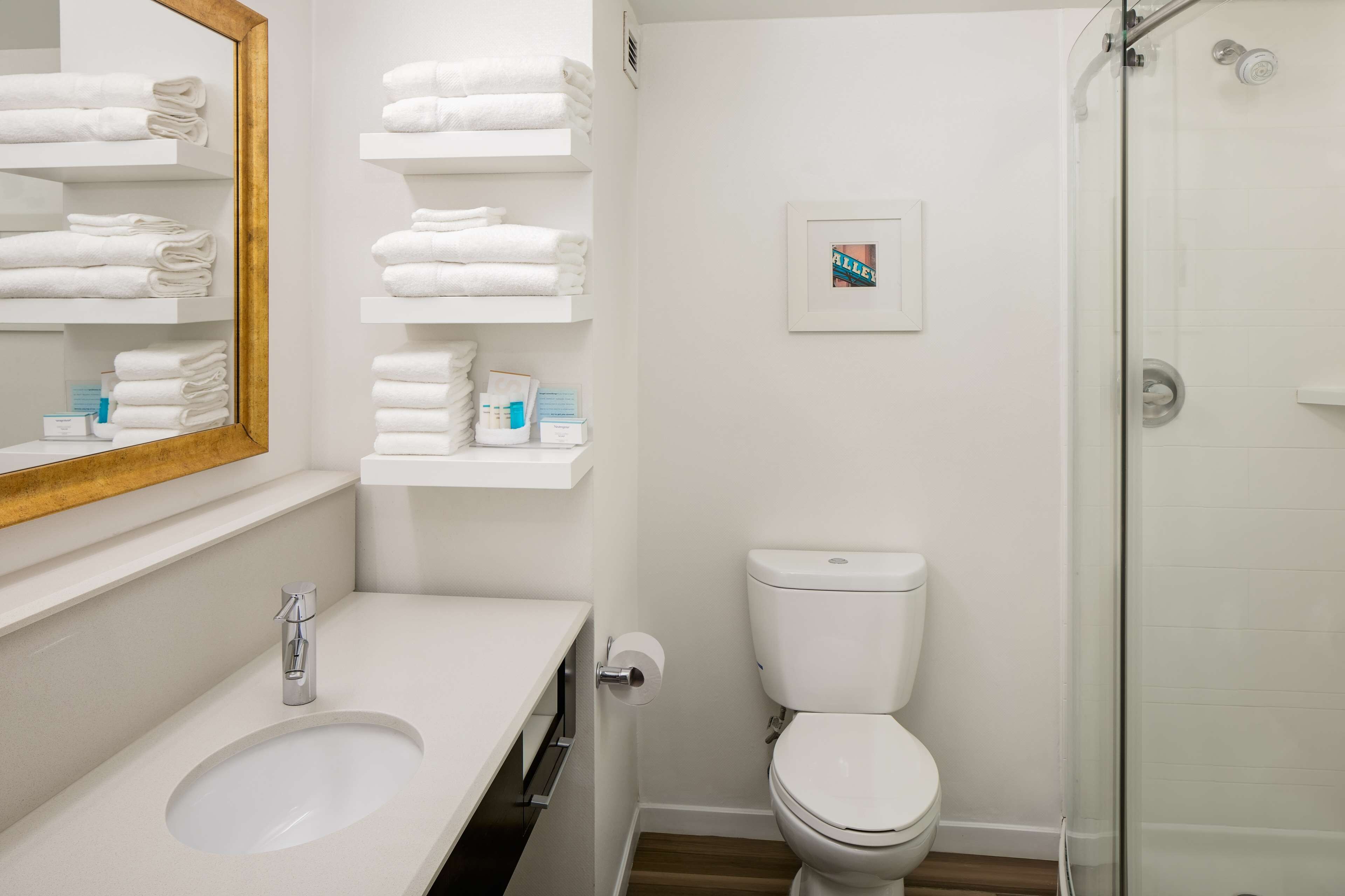 Hampton Inn & Suites Nashville Airport Hampton Inn & Suites Nashville Airport