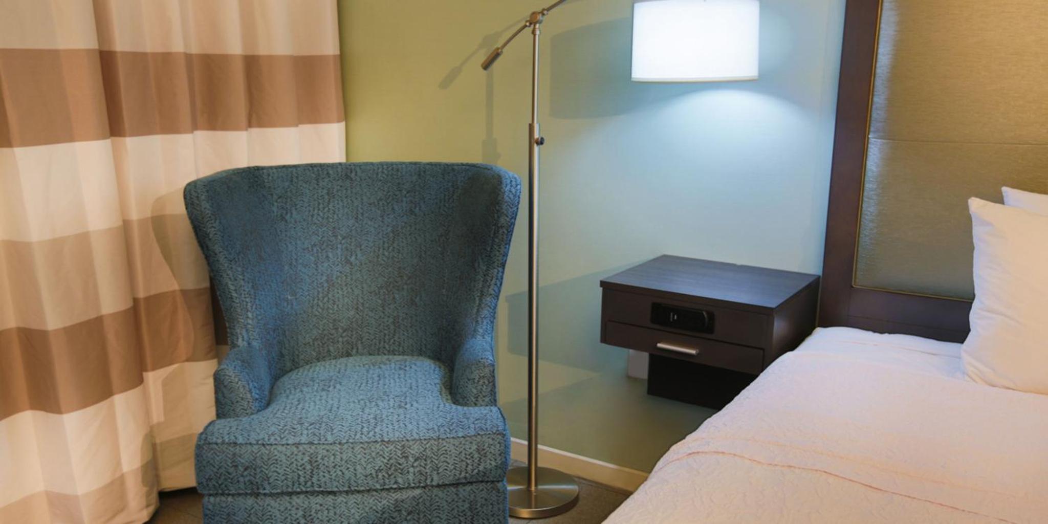 Hampton Inn & Suites Nashville Airport Hampton Inn & Suites Nashville Airport