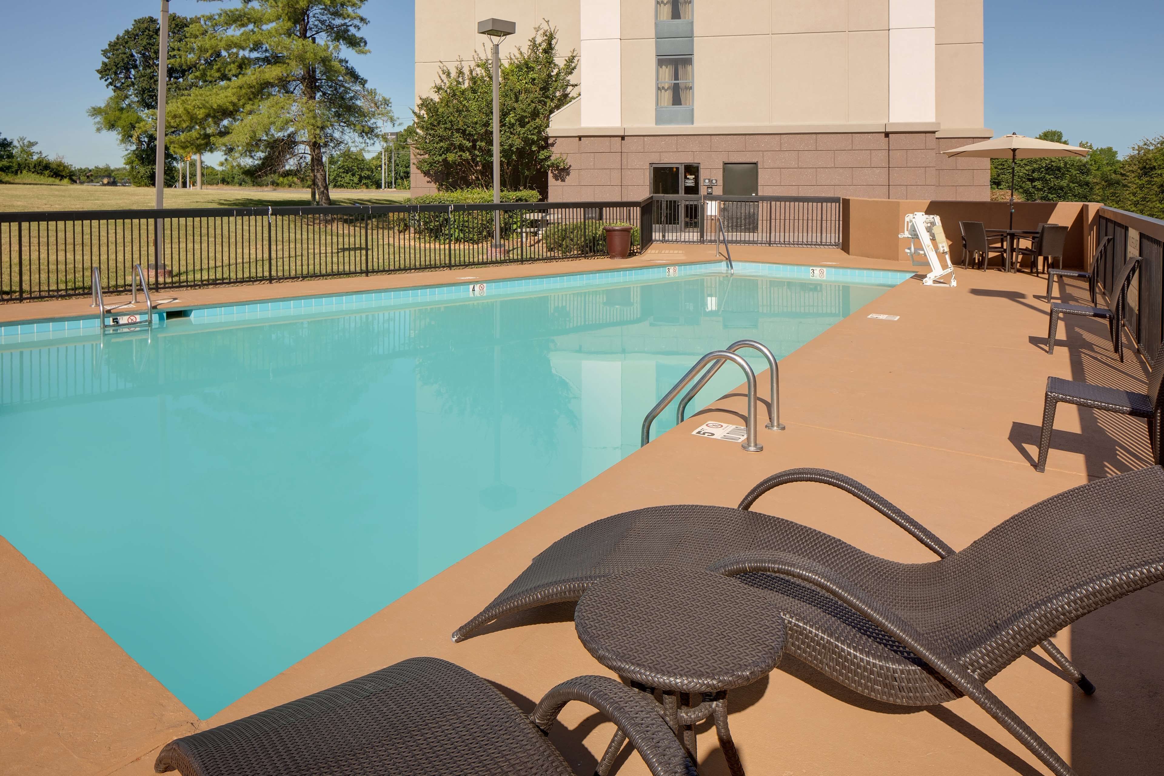 Hampton Inn & Suites Nashville Airport Hampton Inn & Suites Nashville Airport
