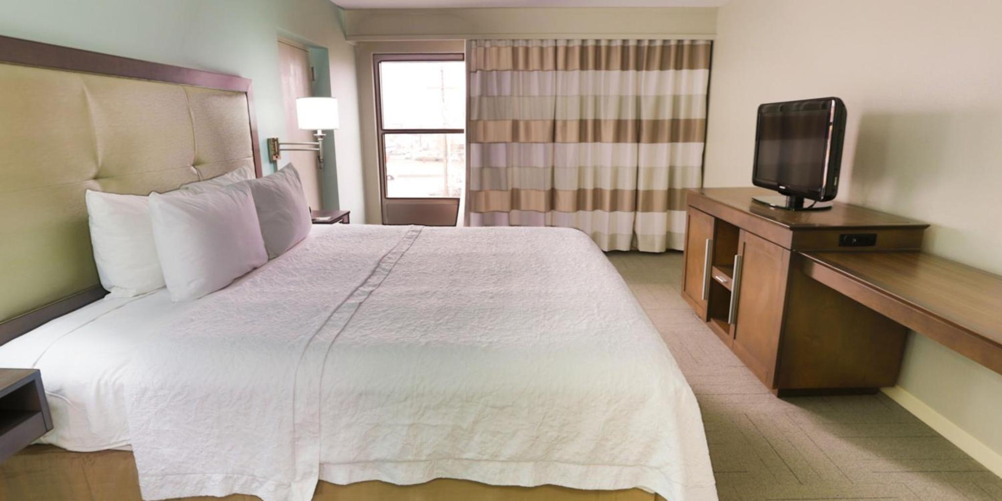Hampton Inn & Suites Nashville Airport Hampton Inn & Suites Nashville Airport