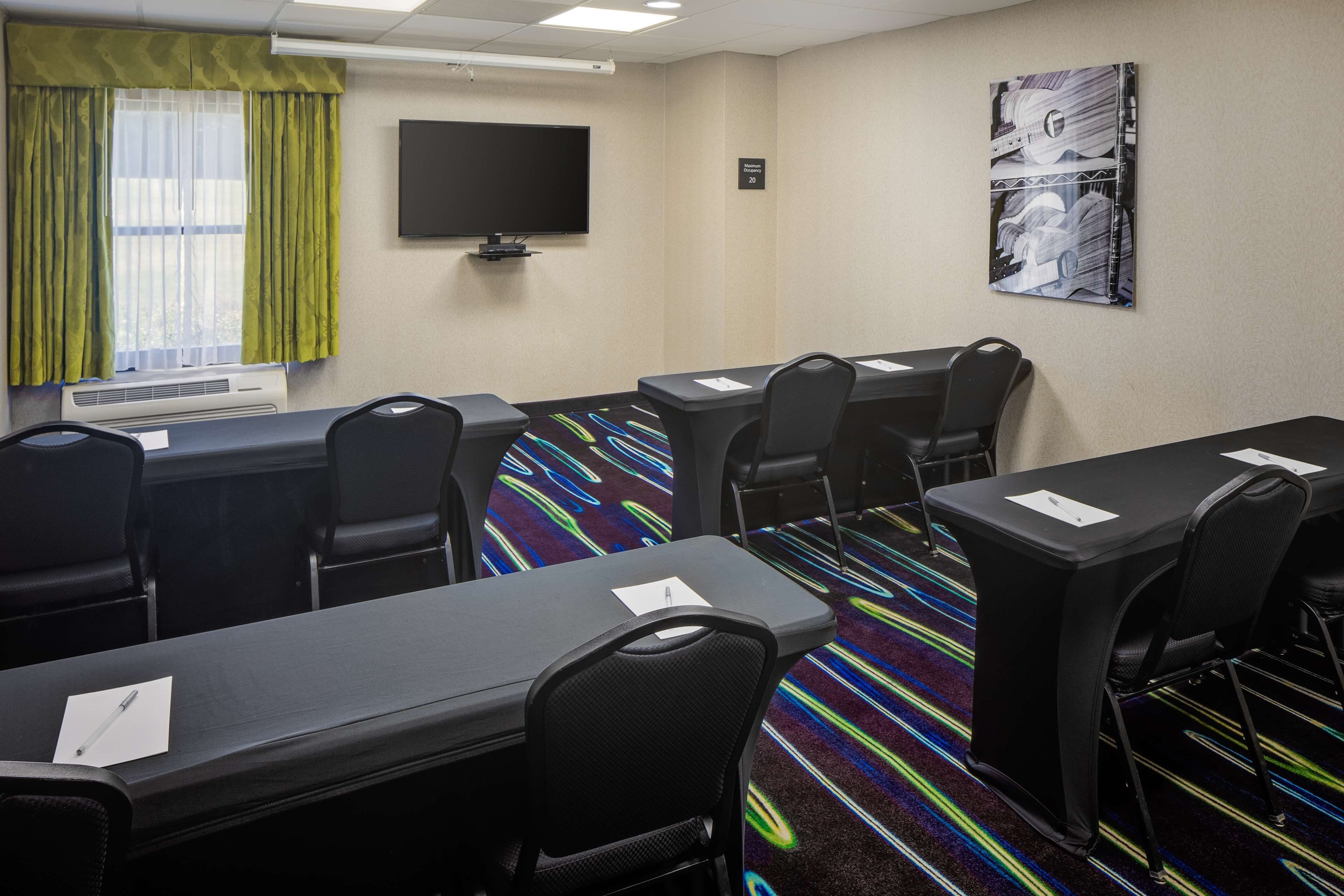 Hampton Inn & Suites Nashville Airport Hampton Inn & Suites Nashville Airport