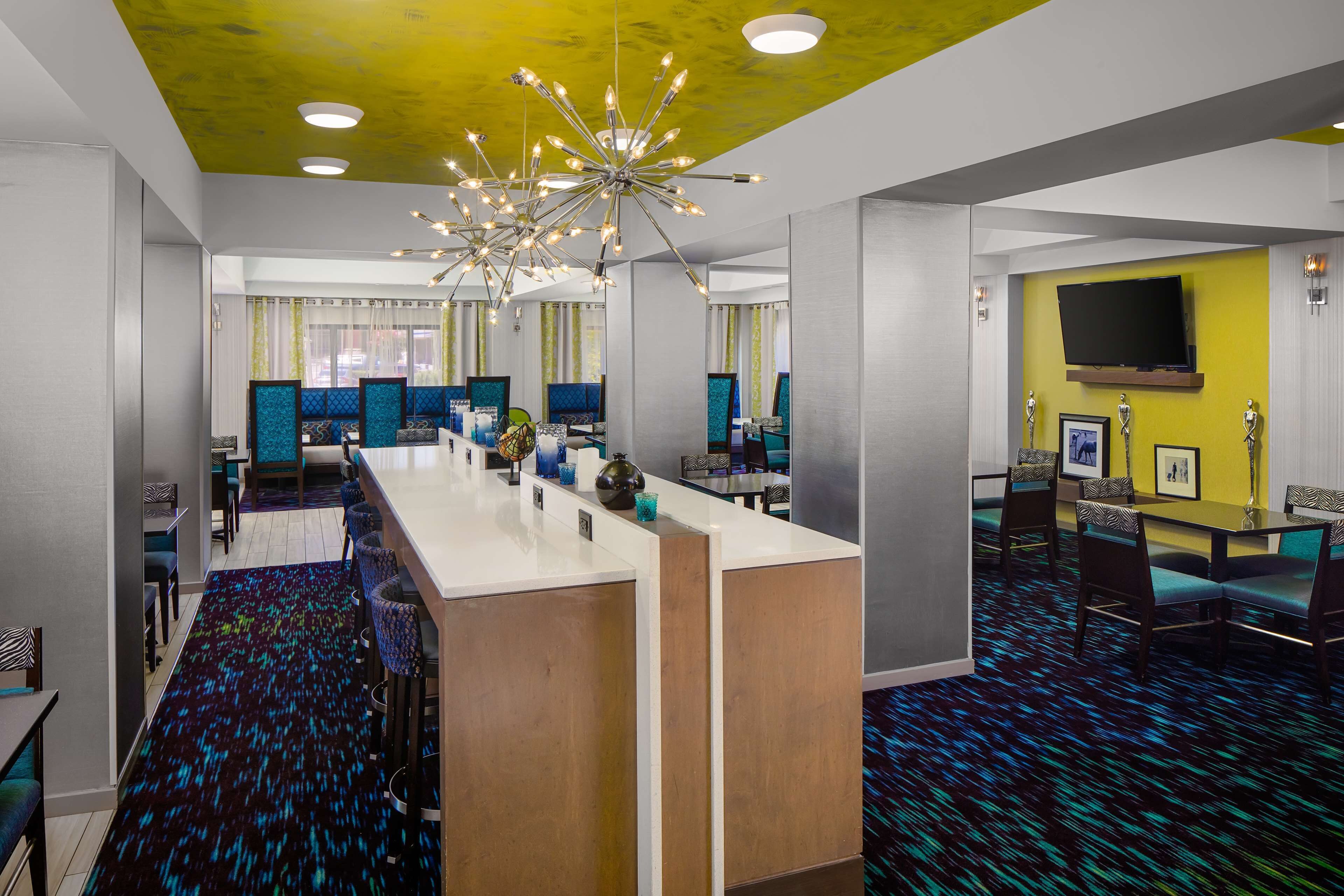 Hampton Inn & Suites Nashville Airport Hampton Inn & Suites Nashville Airport