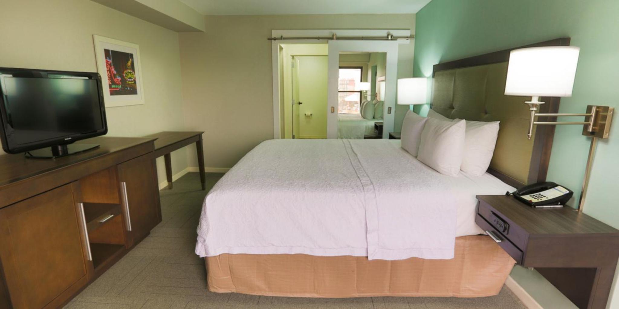 Hampton Inn & Suites Nashville Airport Hampton Inn & Suites Nashville Airport