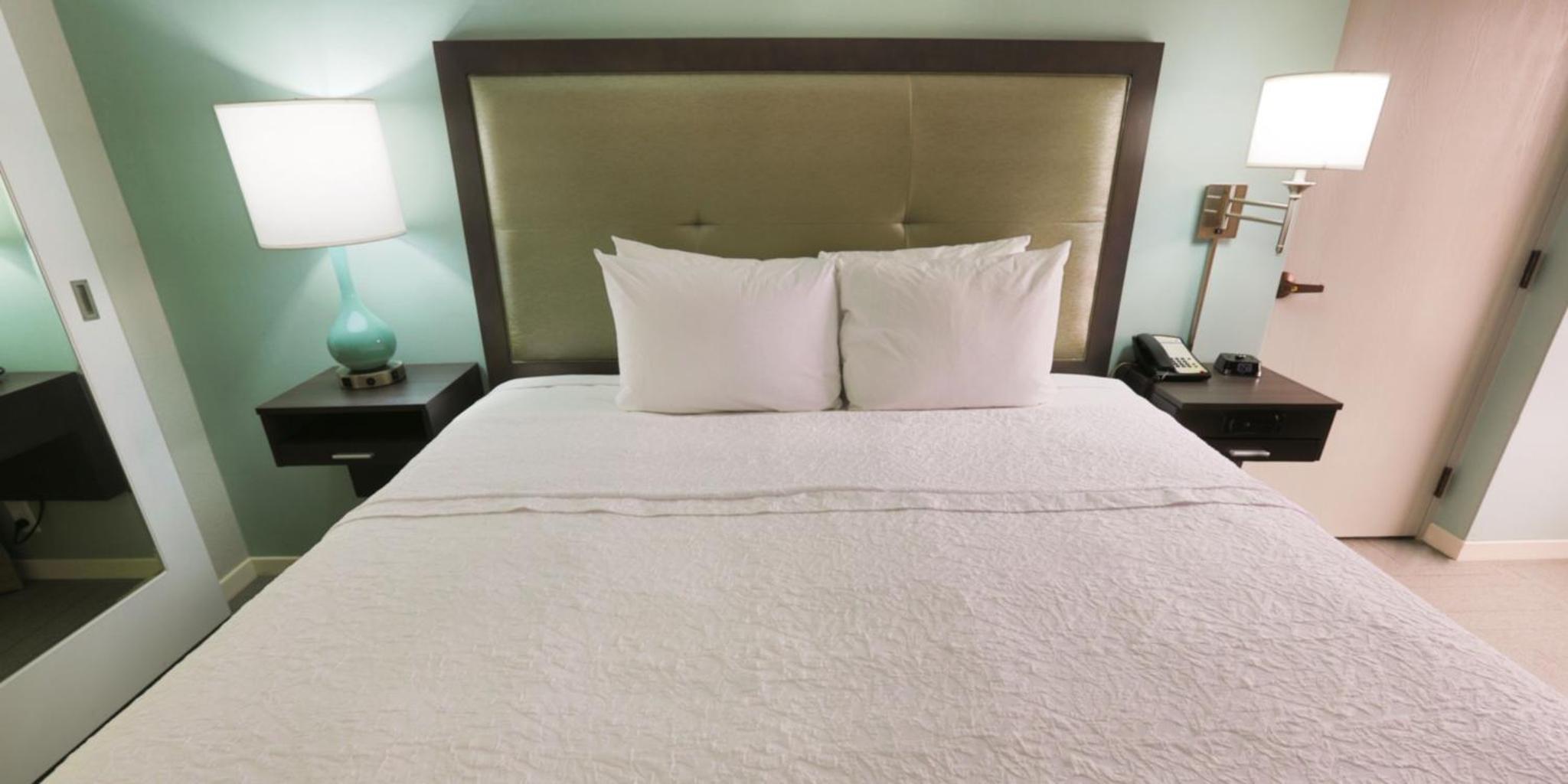 Hampton Inn & Suites Nashville Airport Hampton Inn & Suites Nashville Airport