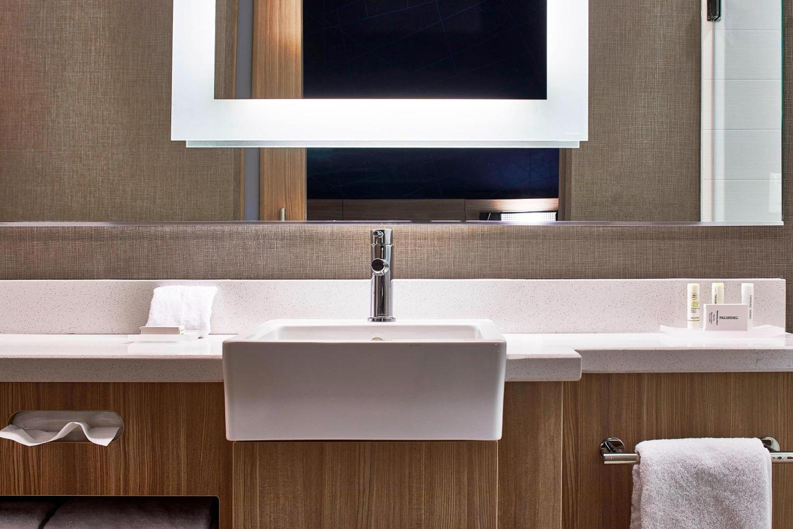 SpringHill Suites Nashville Downtown/Convention Center SpringHill Suites Nashville Downtown/Convention Center