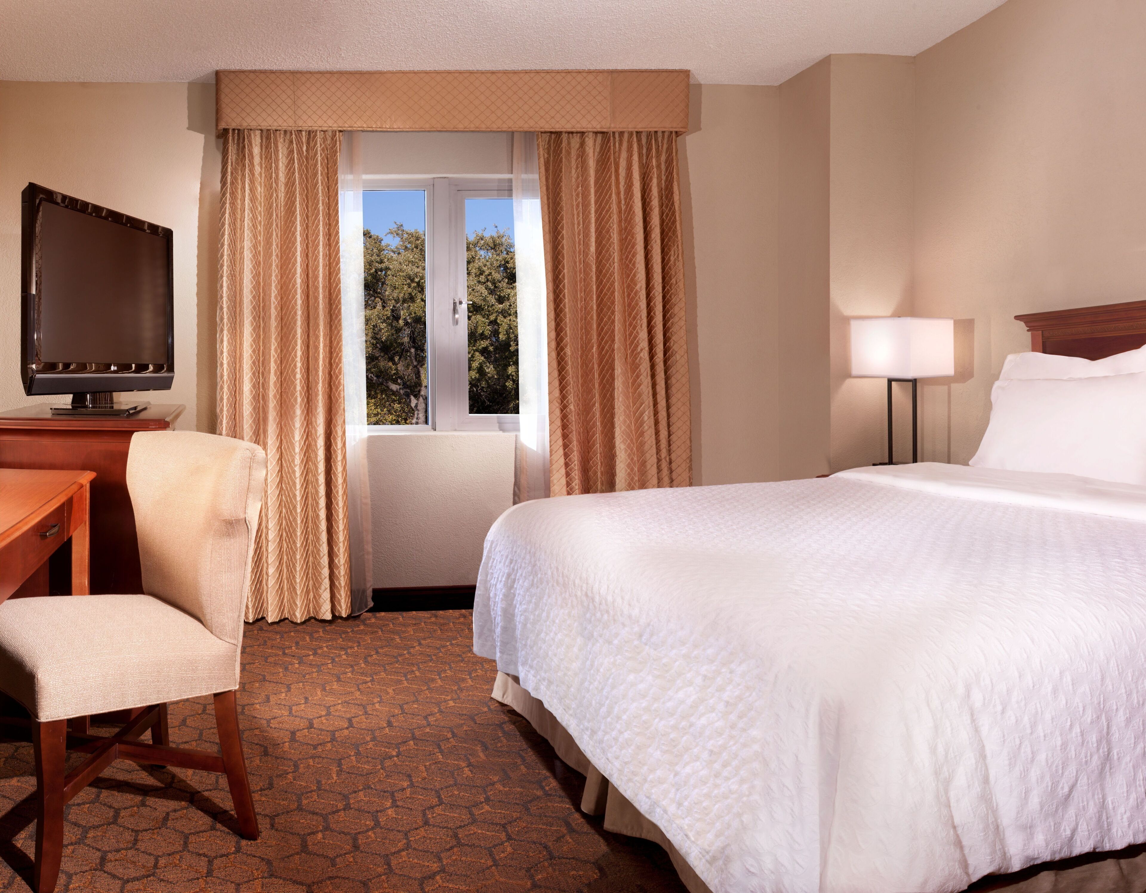Embassy Suites by Hilton Austin Arboretum Embassy Suites by Hilton Austin Arboretum