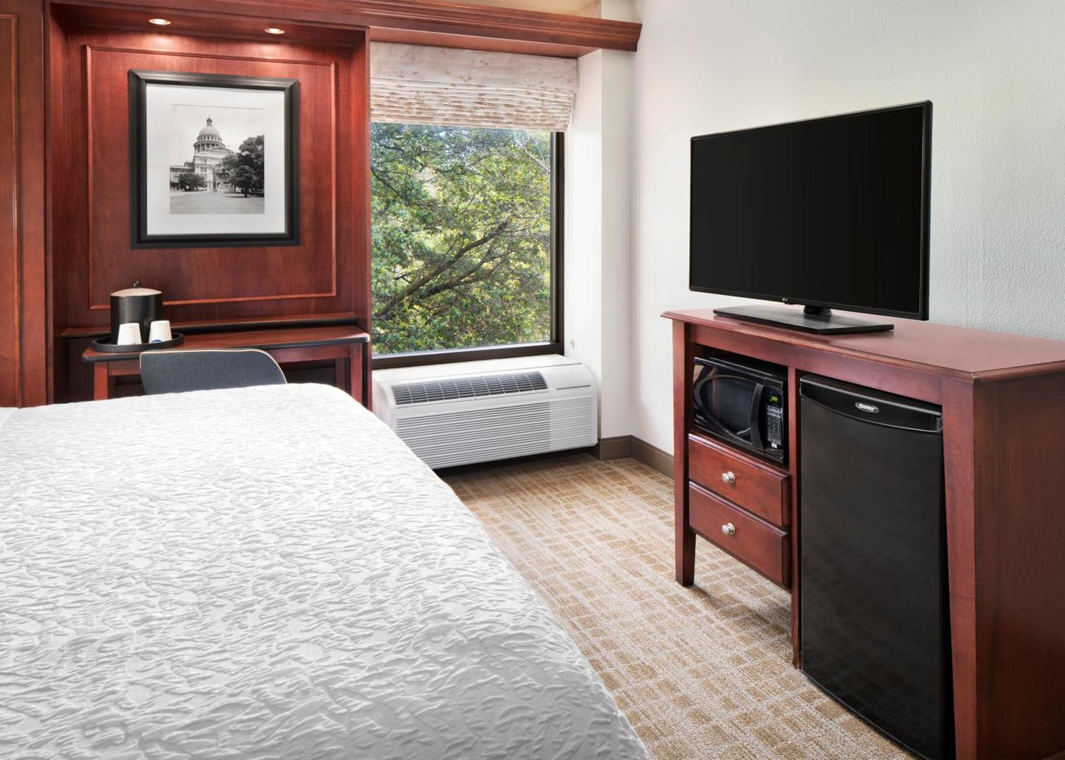Hampton Inn Austin-North @ I-35 & Hwy 183 Hampton Inn Austin-North @ I-35 & Hwy 183