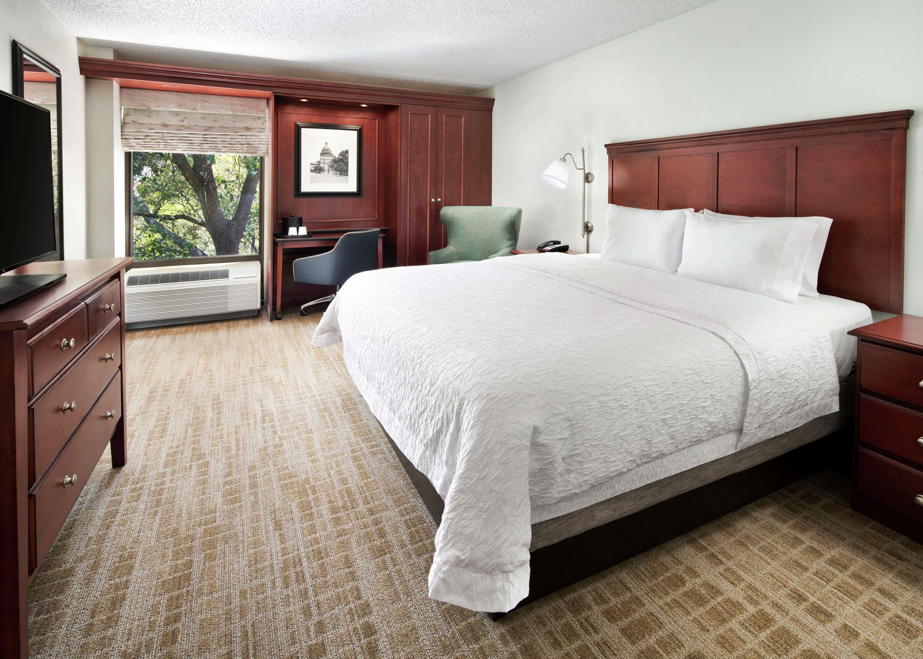 Hampton Inn Austin-North @ I-35 & Hwy 183 Hampton Inn Austin-North @ I-35 & Hwy 183