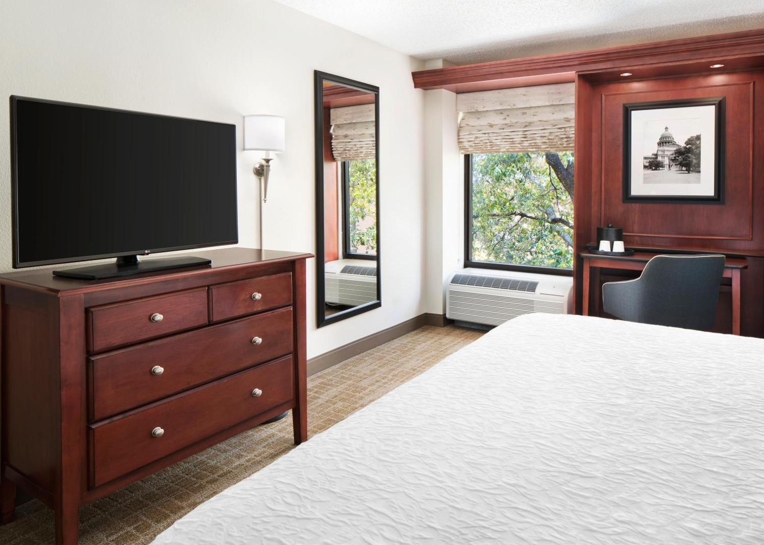 Hampton Inn Austin-North @ I-35 & Hwy 183 Hampton Inn Austin-North @ I-35 & Hwy 183