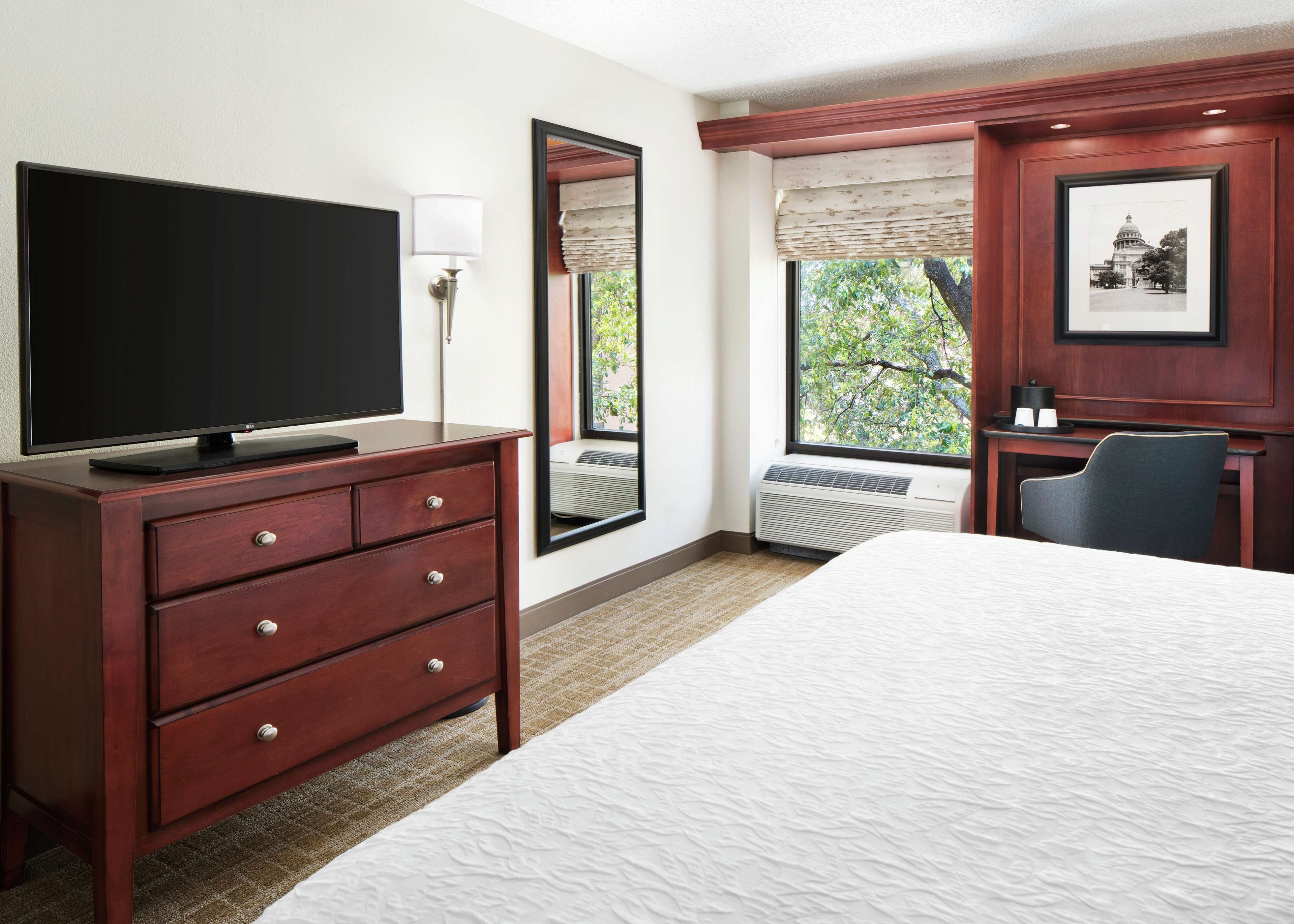 Hampton Inn Austin-North @ I-35 & Hwy 183 Hampton Inn Austin-North @ I-35 & Hwy 183