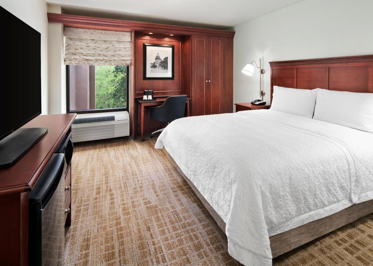 Hampton Inn Austin-North @ I-35 & Hwy 183 Hampton Inn Austin-North @ I-35 & Hwy 183