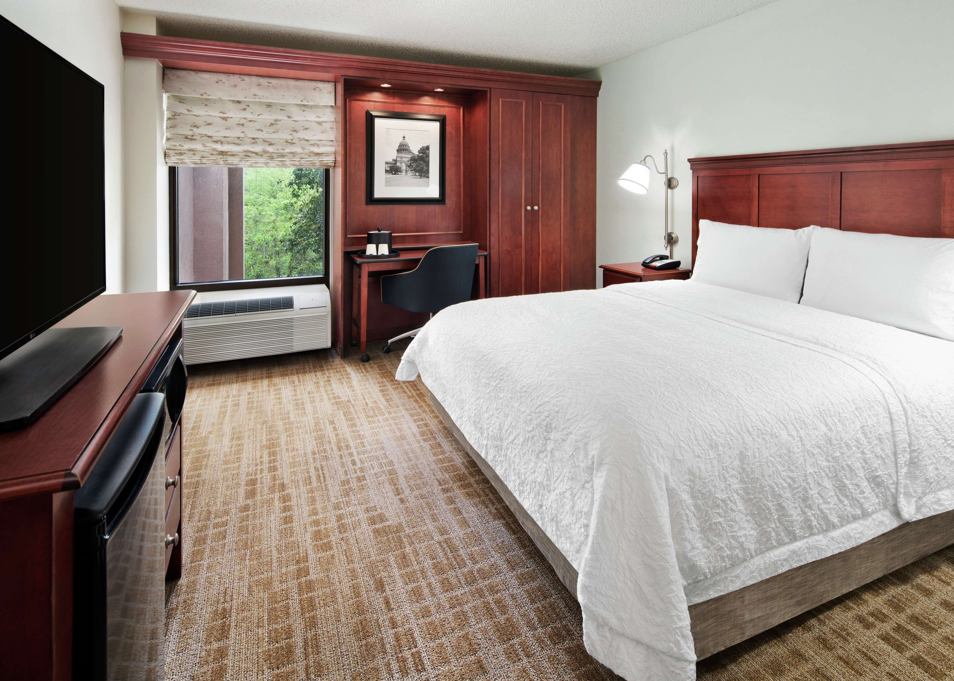 Hampton Inn Austin-North @ I-35 & Hwy 183 Hampton Inn Austin-North @ I-35 & Hwy 183